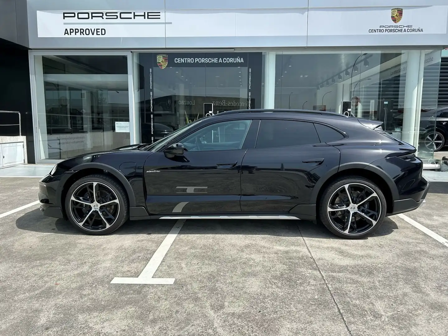 Porsche Taycan 4 CROSS TURISMO Negro - 2