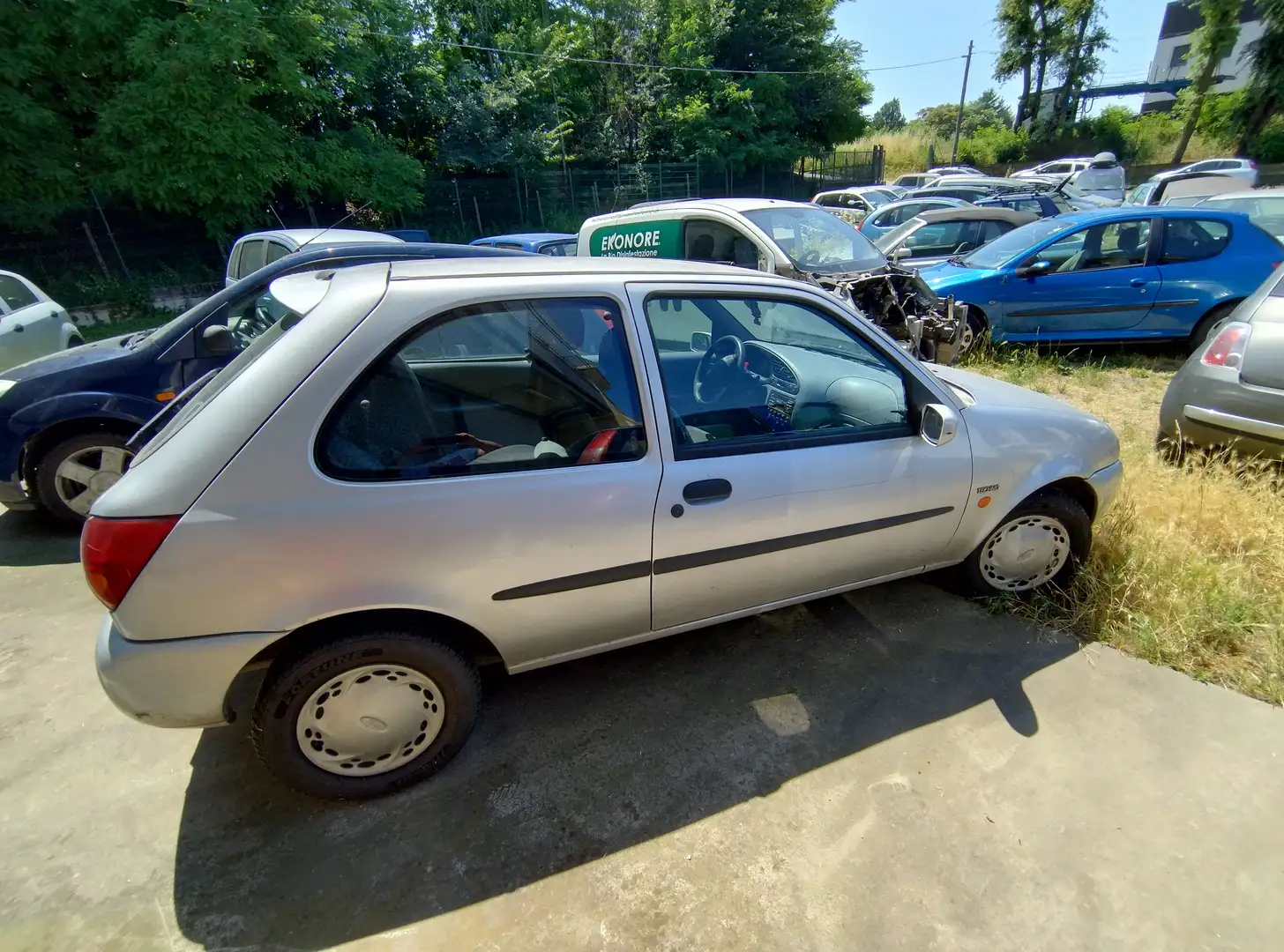 Ford Fiesta Fiesta 3p 1.2 Techno c/AC,SS Gris - 1