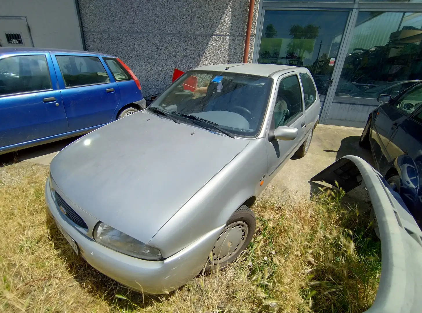 Ford Fiesta Fiesta 3p 1.2 Techno c/AC,SS Gris - 2