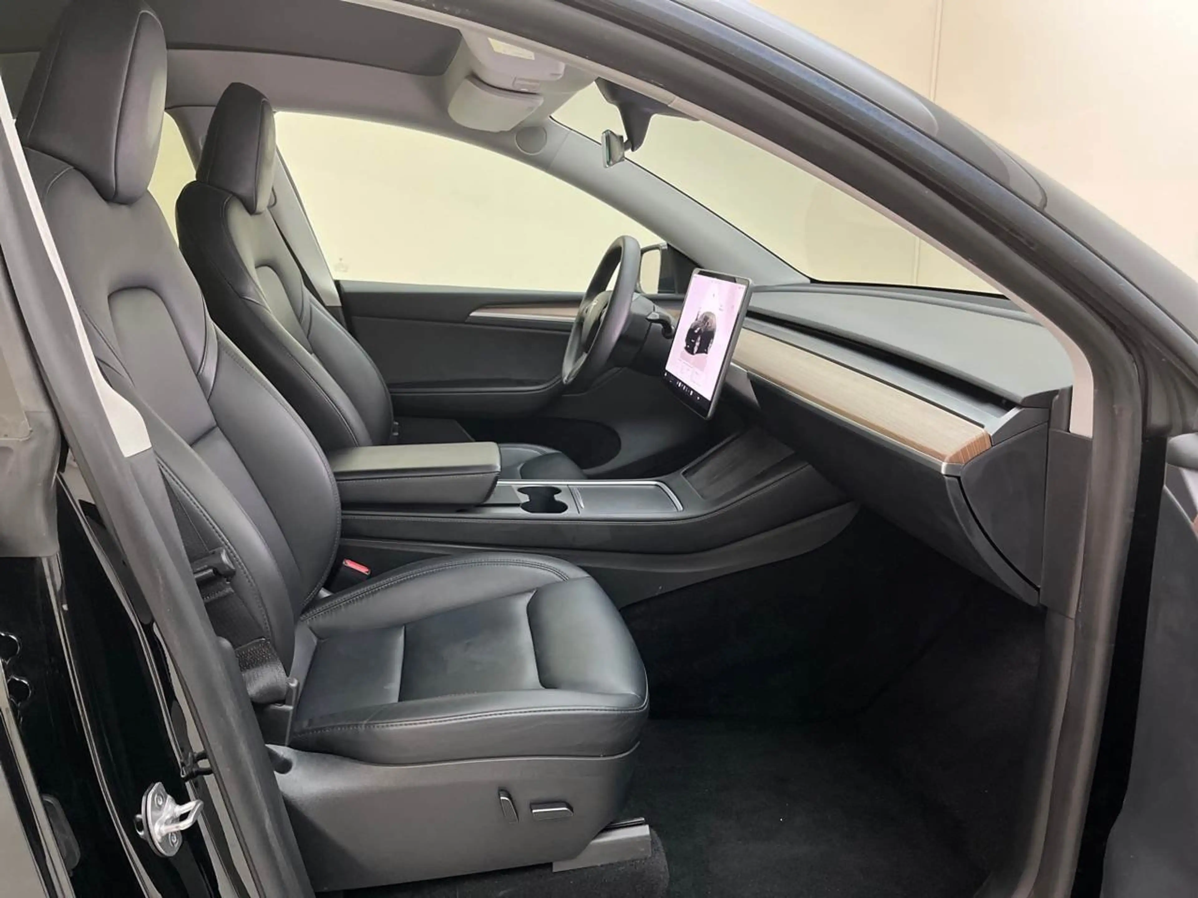Tesla Model Y Dual Maximale Reichweite Dual AWD Pano — photo 9