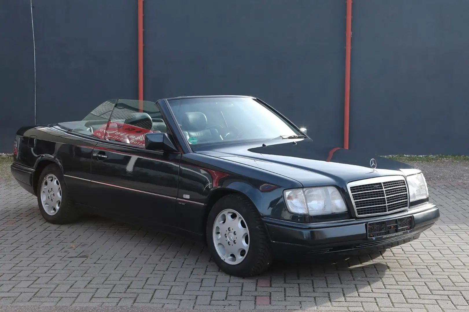 Mercedes-Benz E 220 Cabriolet Final Edition Schwarz - 1