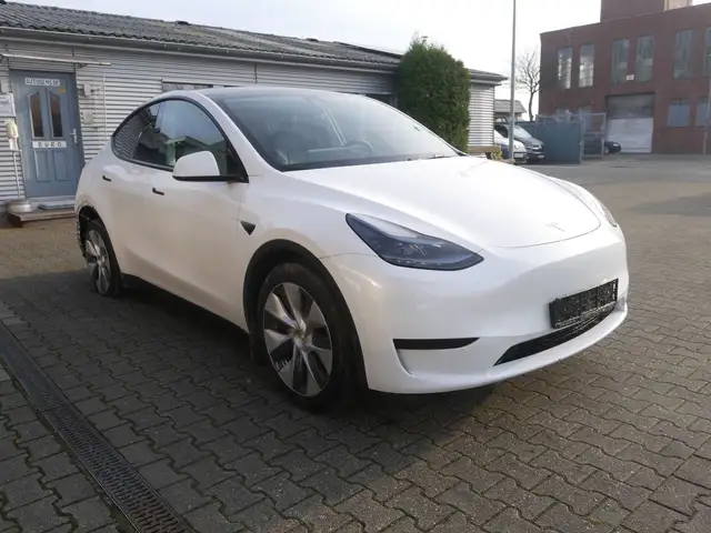 Tesla Model Y Basis RWD Leder Pano