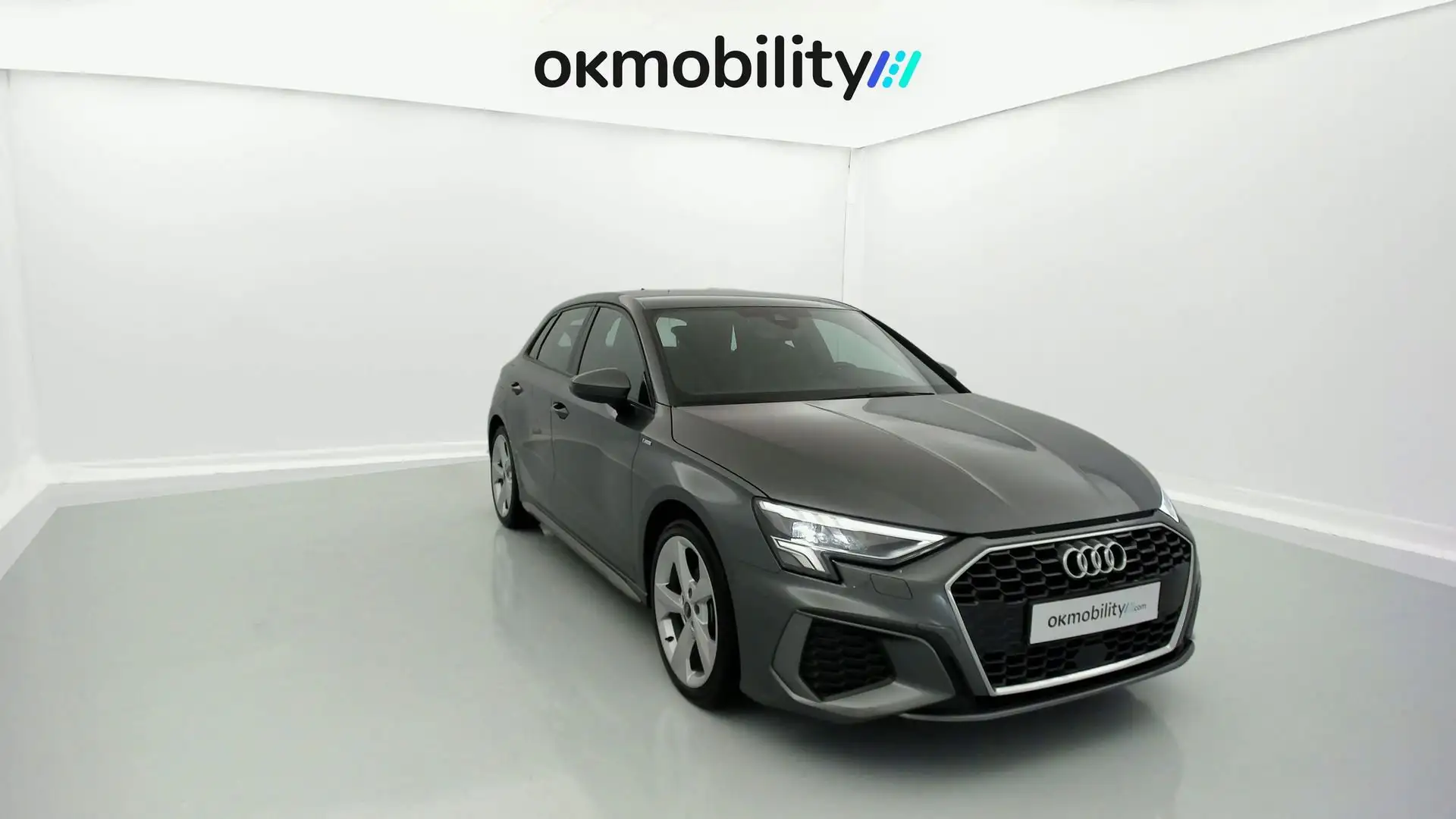 Audi A3 Sportback 35 TFSI S line S tronic Plateado - 2