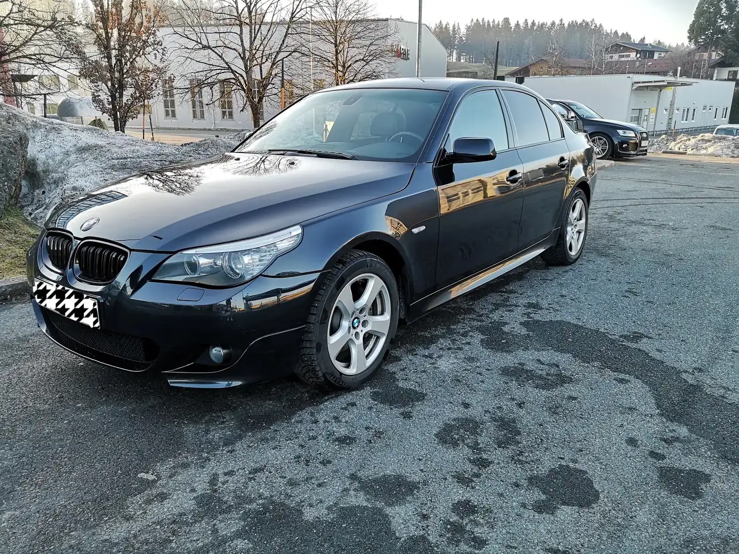BMW 525 Xdrive M-Paket Schwarz - 2