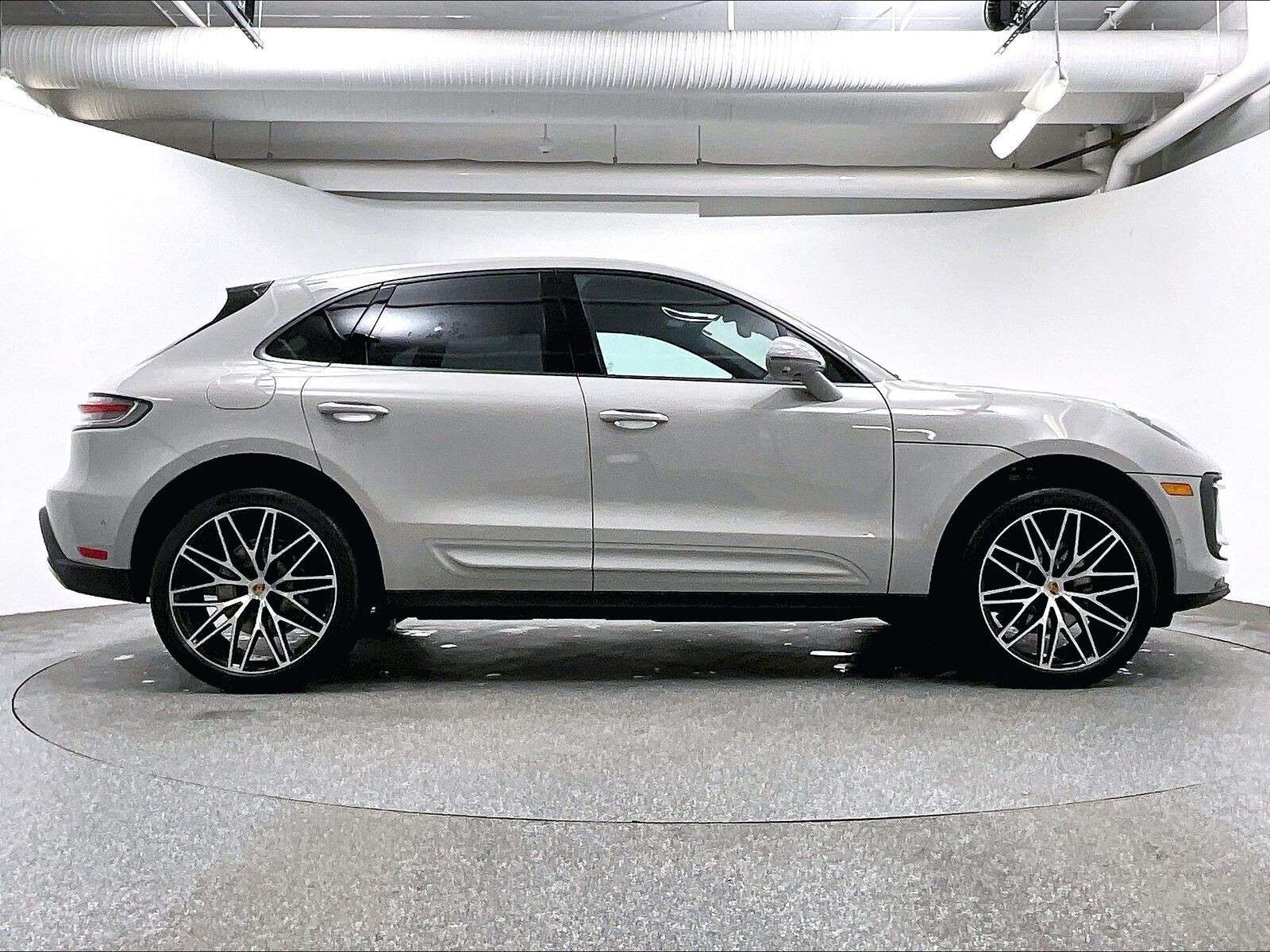 2026 Porsche Macan AWD alt 4