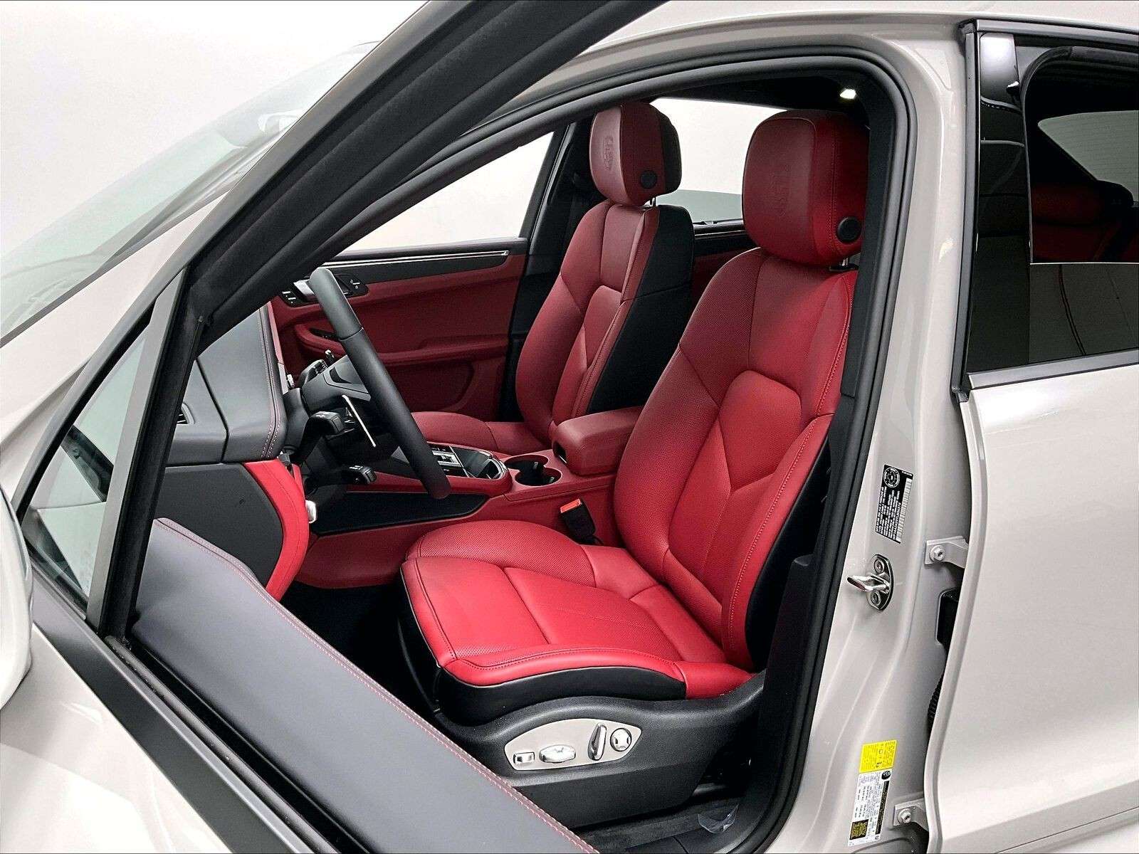 2026 Porsche Macan AWD thumb 12