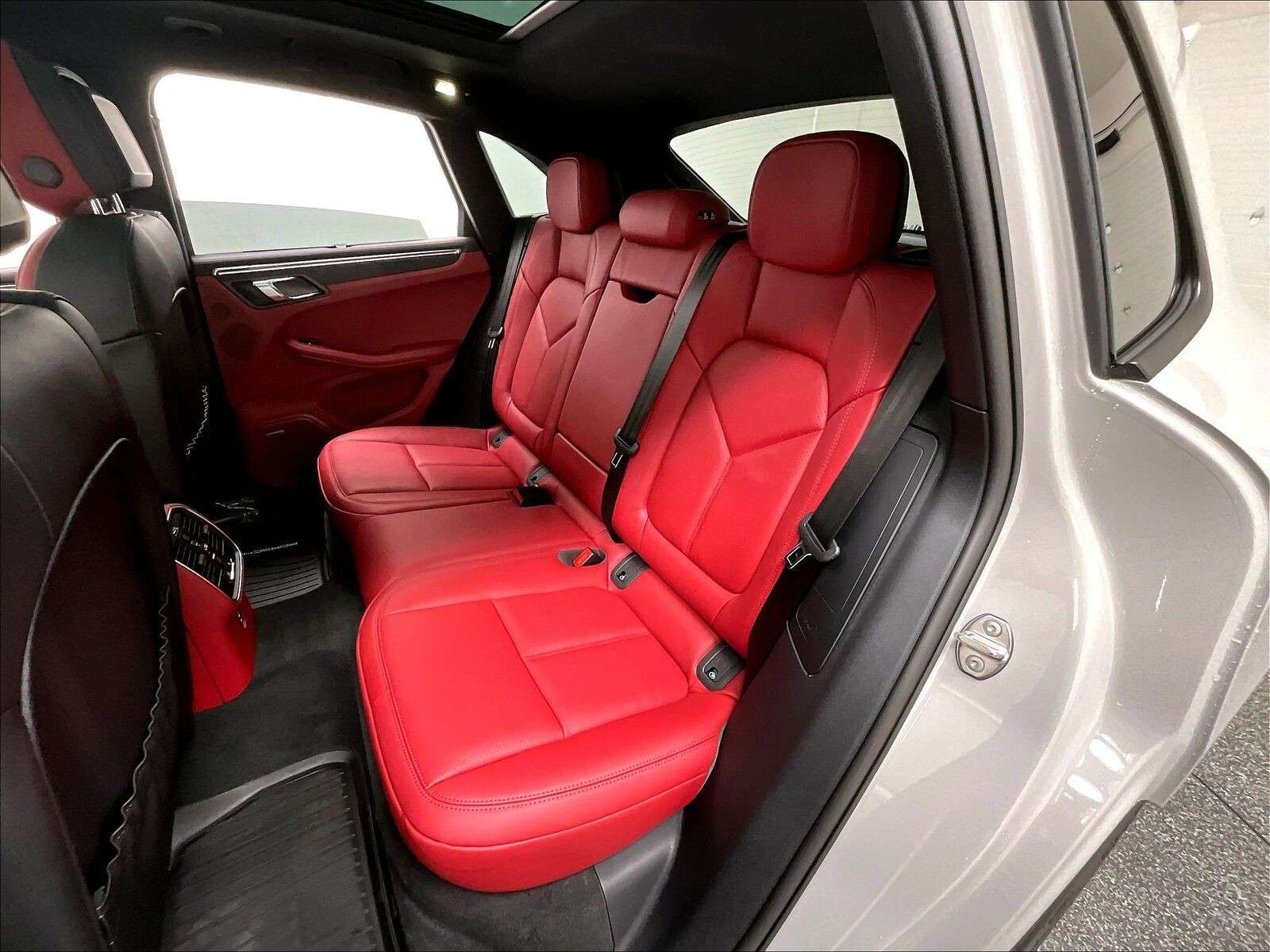 2026 Porsche Macan AWD thumb 15