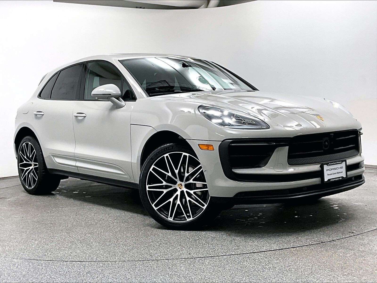 2026 Porsche Macan AWD alt 3