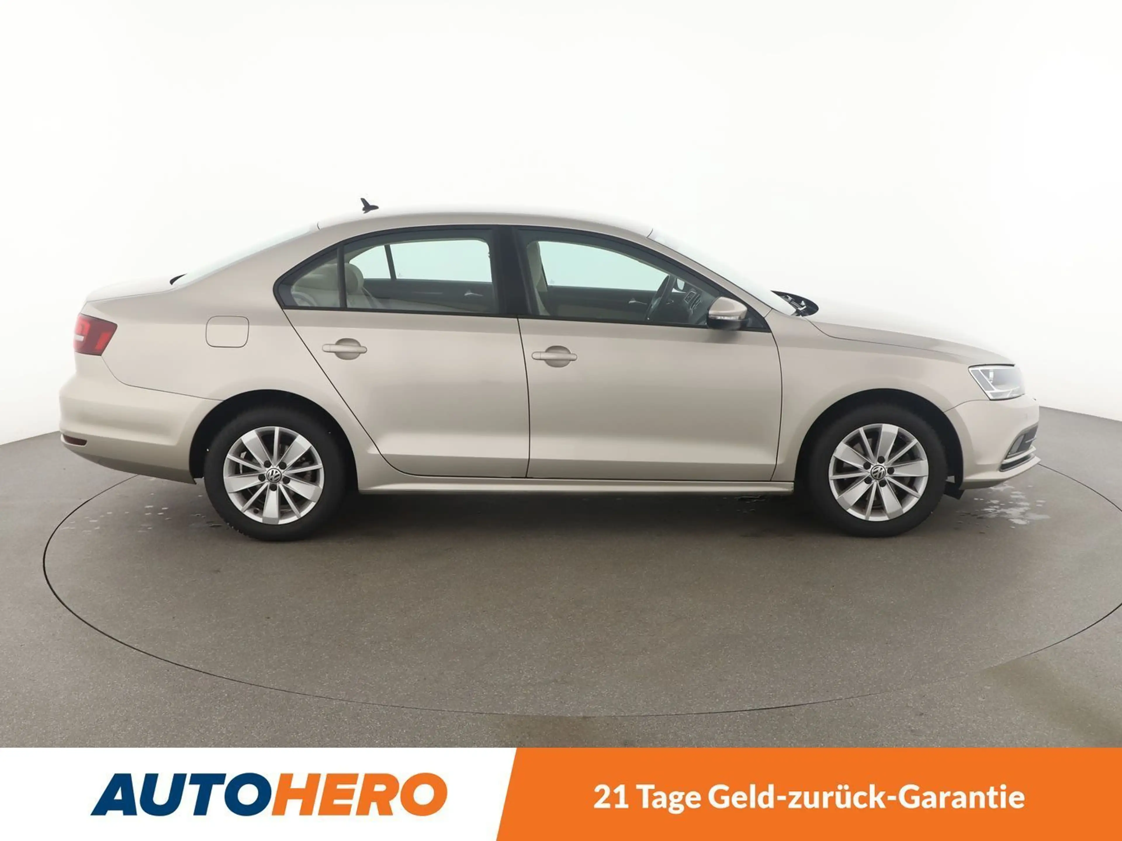 Volkswagen Jetta 1.2 TSI Basis BlueMotion*TEMPO*PDC*SHZ* — photo 7