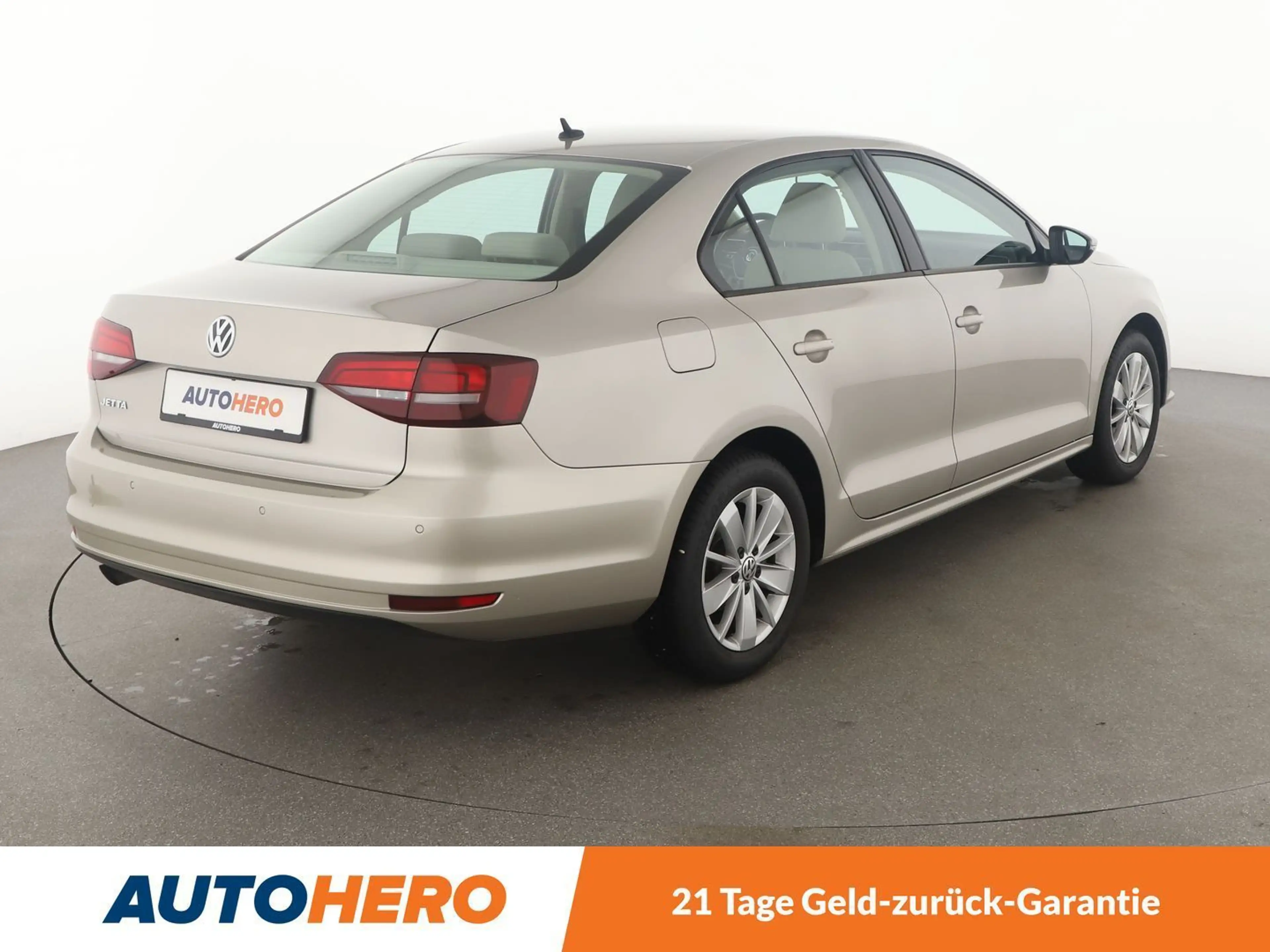 Volkswagen Jetta 1.2 TSI Basis BlueMotion*TEMPO*PDC*SHZ* — photo 6