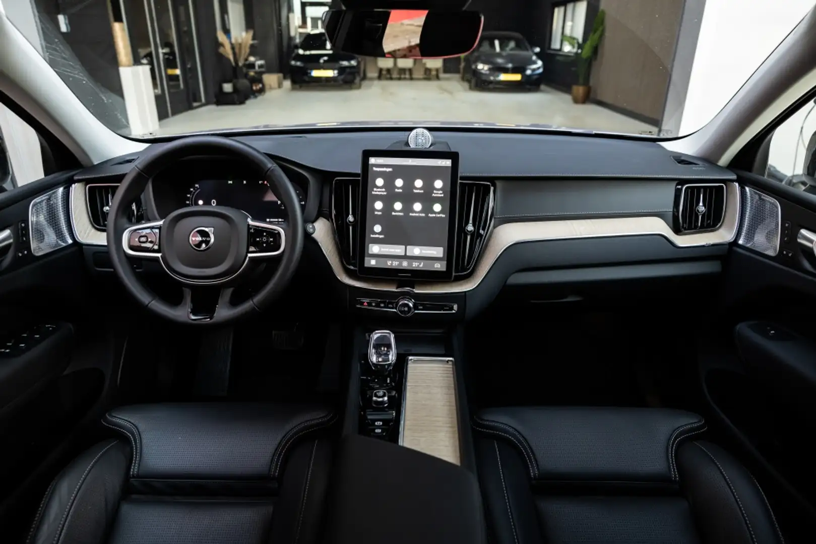 Volvo XC60 T8 Ultra Dark AWD | Facelift | Massage | B&W | Luc Gri - 2