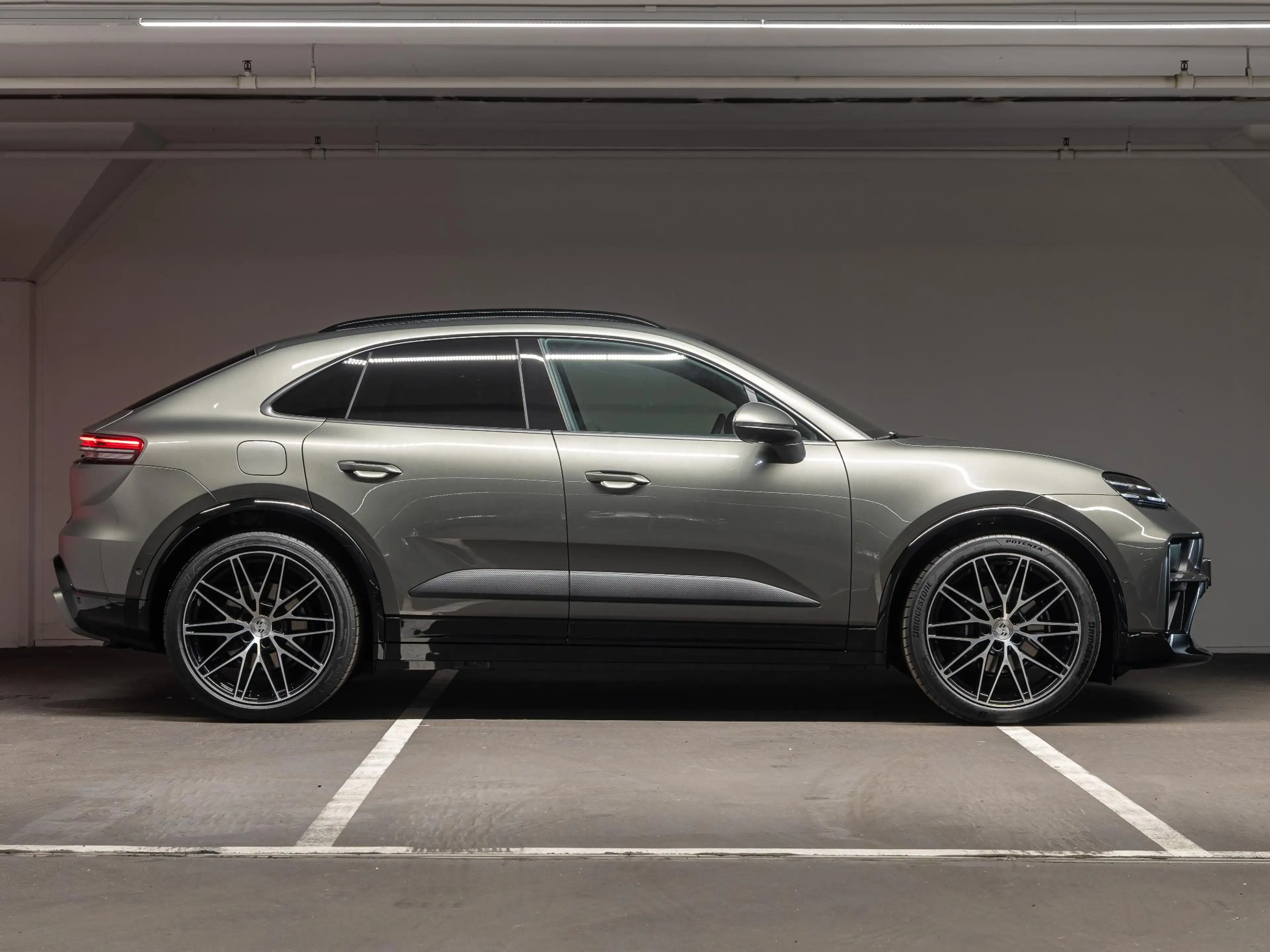 Porsche Macan 4 100 kWh — photo 6