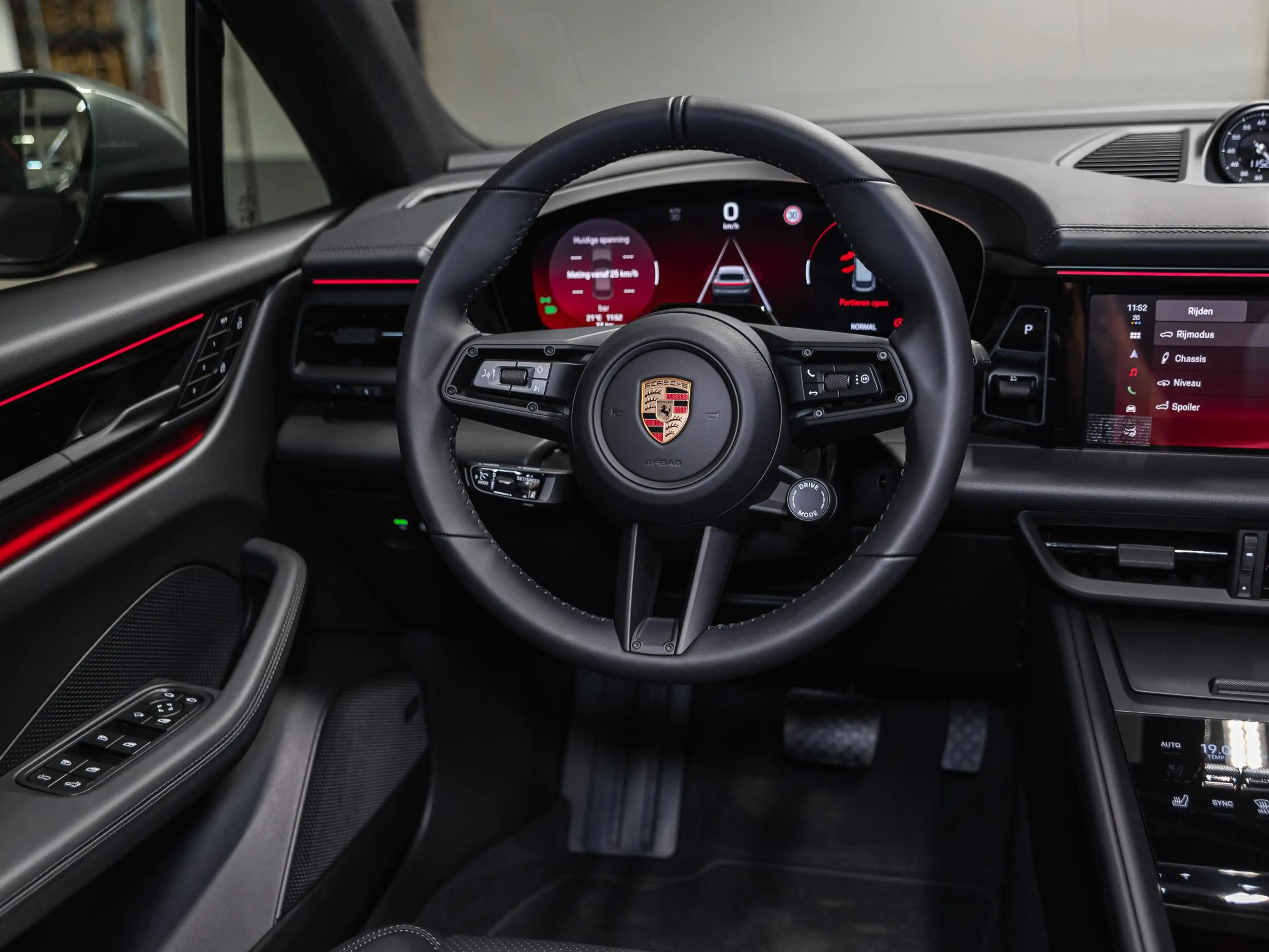 Porsche Macan 4 100 kWh — photo 12
