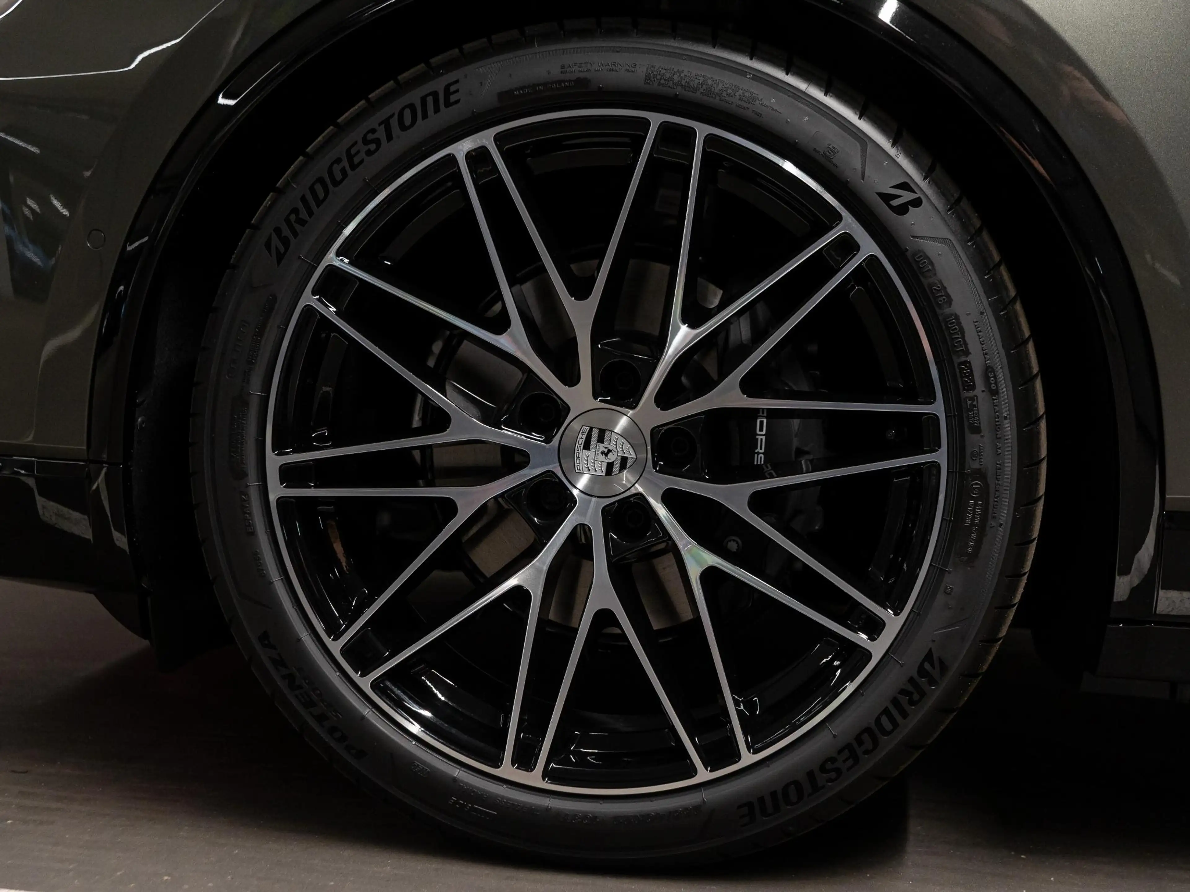 Porsche Macan 4 100 kWh — photo 11