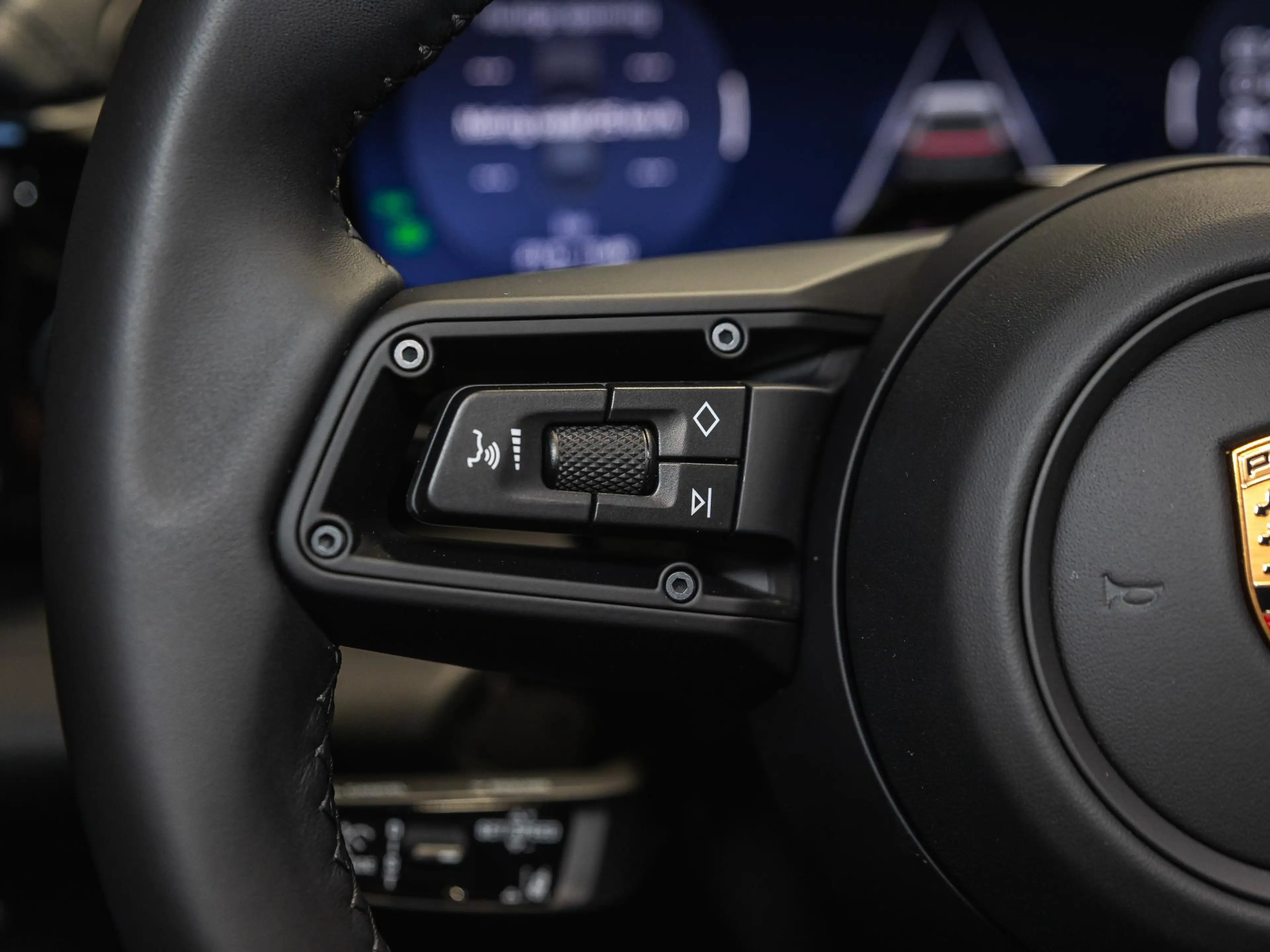 Porsche Macan 4 100 kWh — photo 13