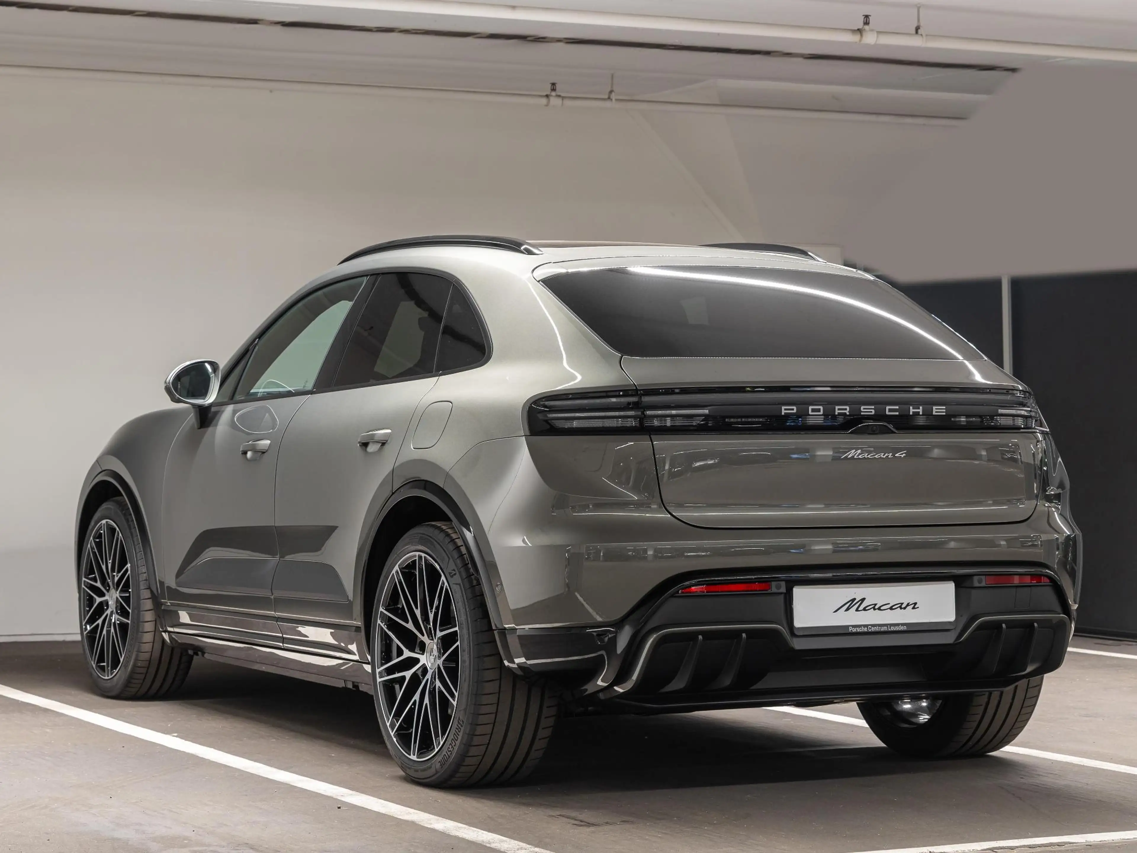 Porsche Macan 4 100 kWh — photo 3