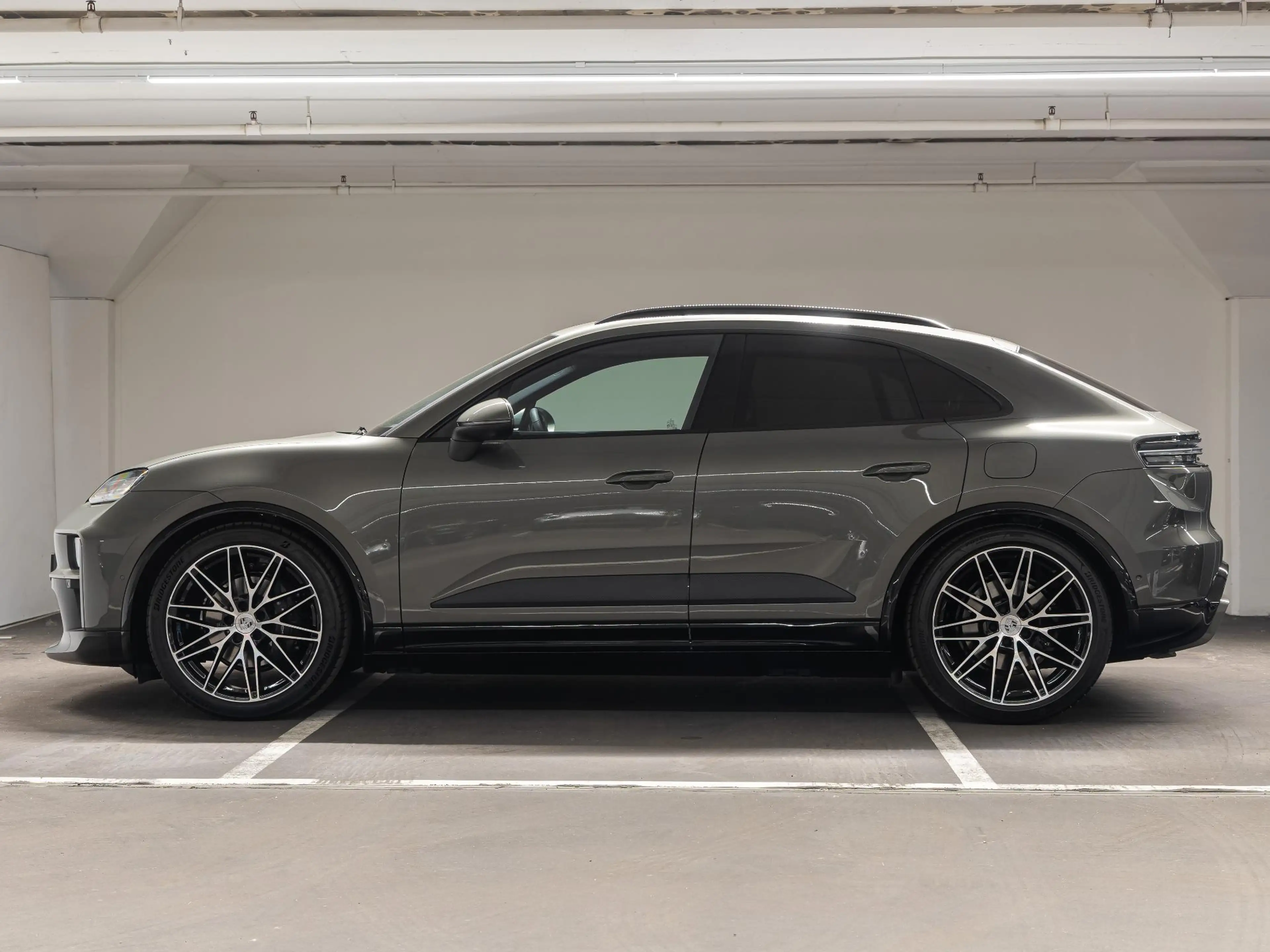 Porsche Macan 4 100 kWh — photo 2