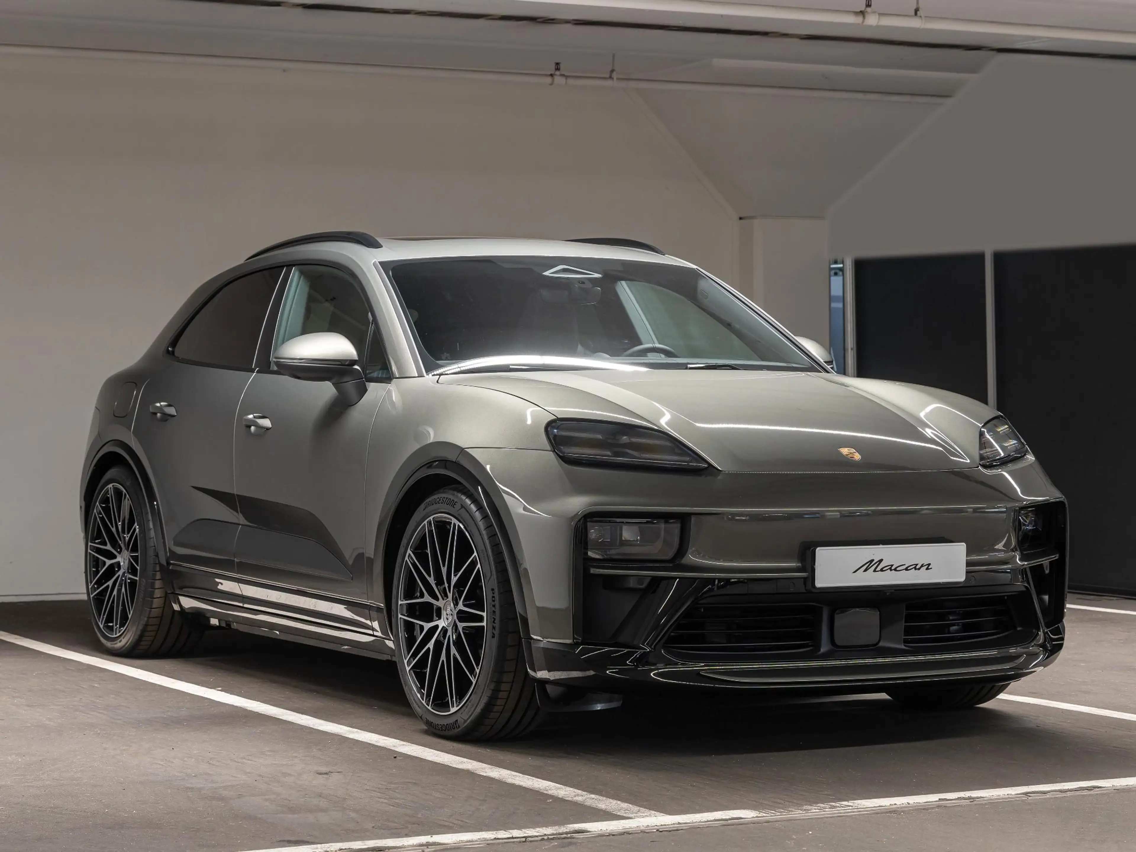 Porsche Macan 4 100 kWh — photo 5