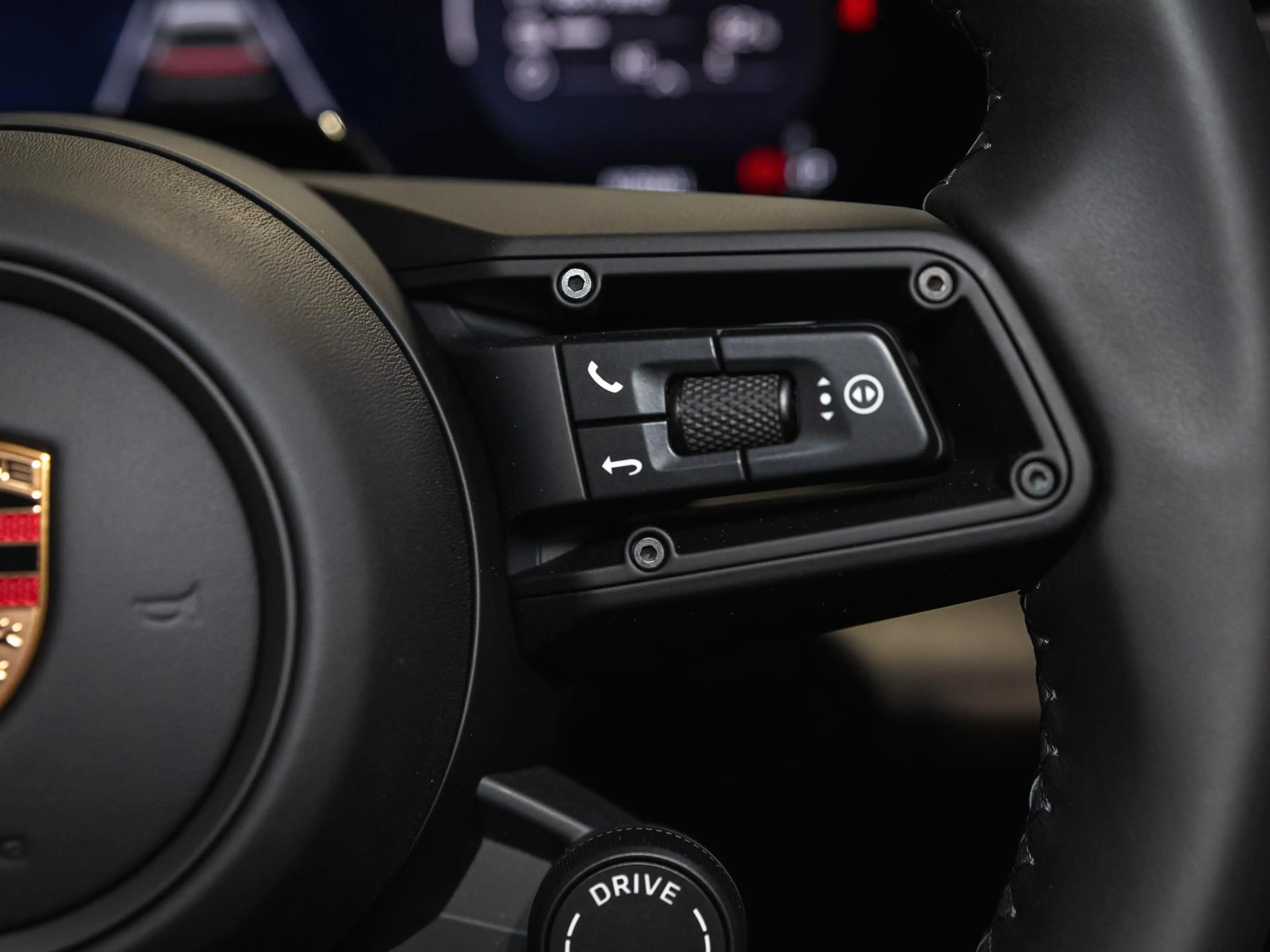 Porsche Macan 4 100 kWh — photo 15