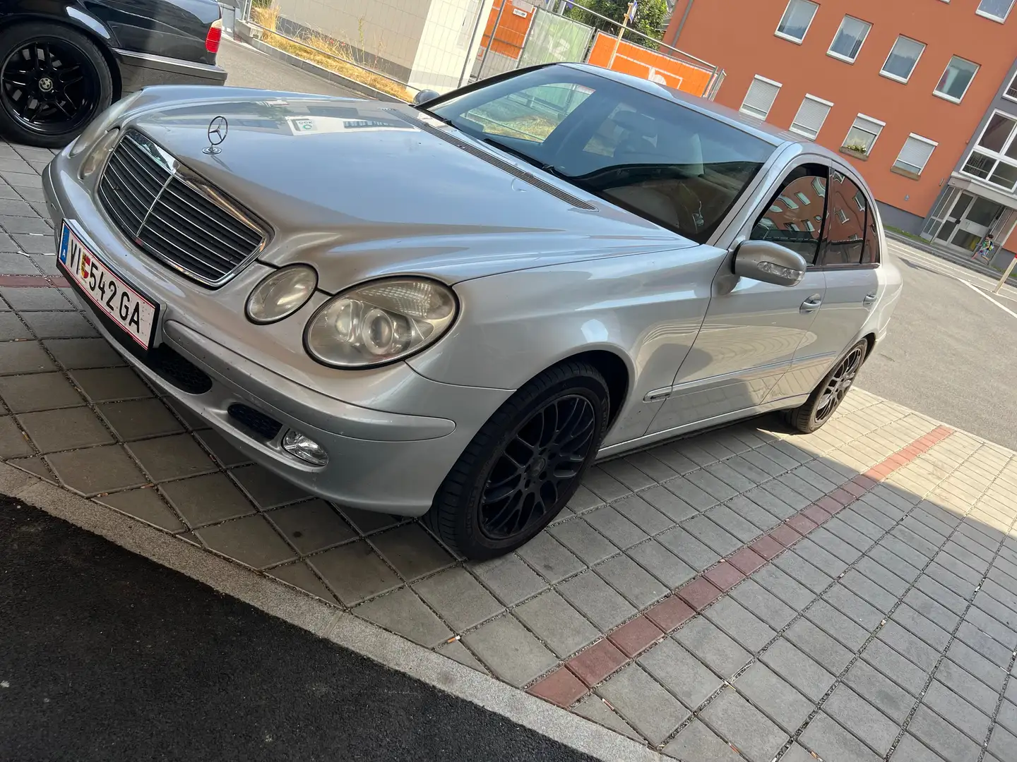 Mercedes-Benz E 200 Classic CDI Silber - 1