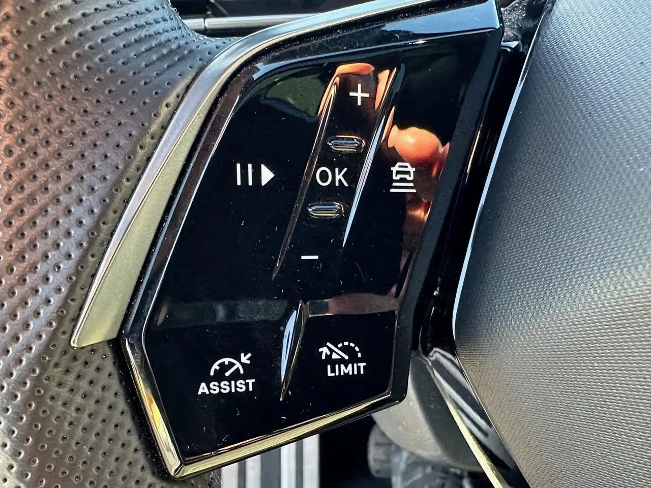 Peugeot 3008 Elektromotor 210 GT mit el. Schiebedach 16