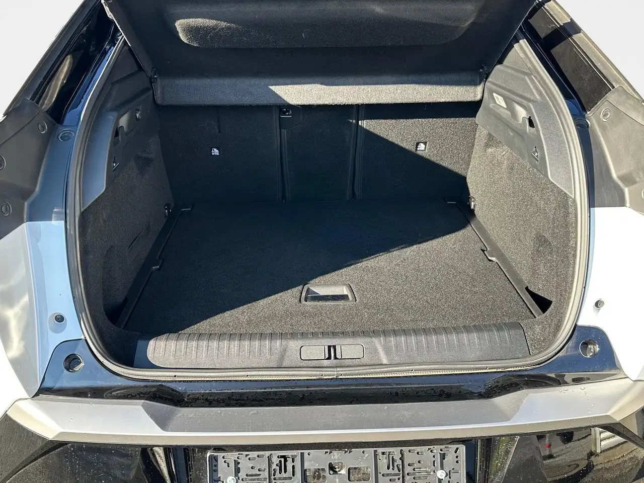 Peugeot 3008 Elektromotor 210 GT mit el. Schiebedach 7