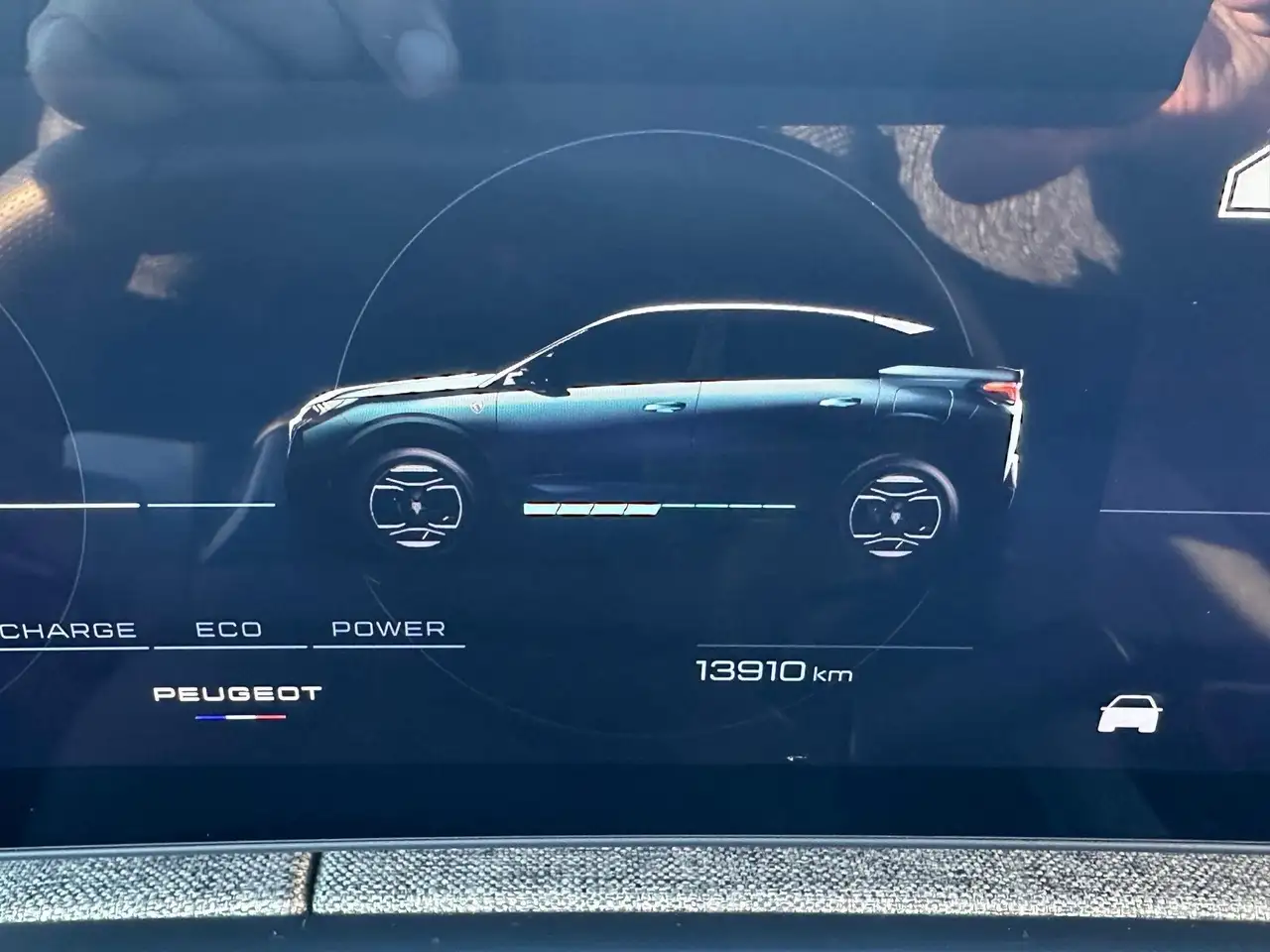 Peugeot 3008 Elektromotor 210 GT mit el. Schiebedach 15