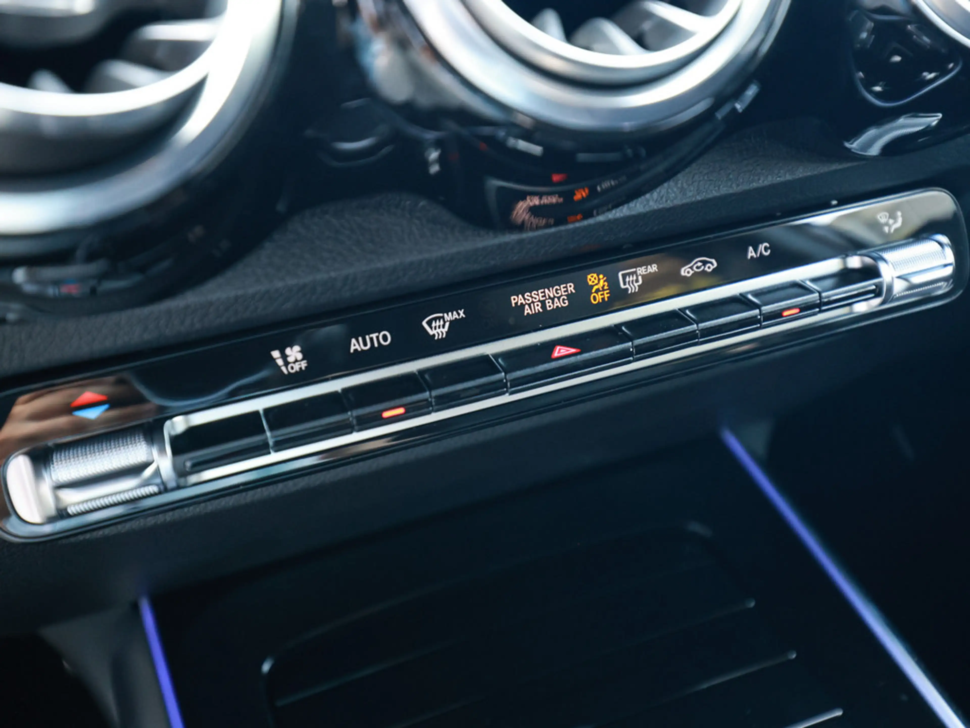 Mercedes-Benz GLB 200 d AMG Line ACC LED NAVI KAMERA KEYLESS — photo 15