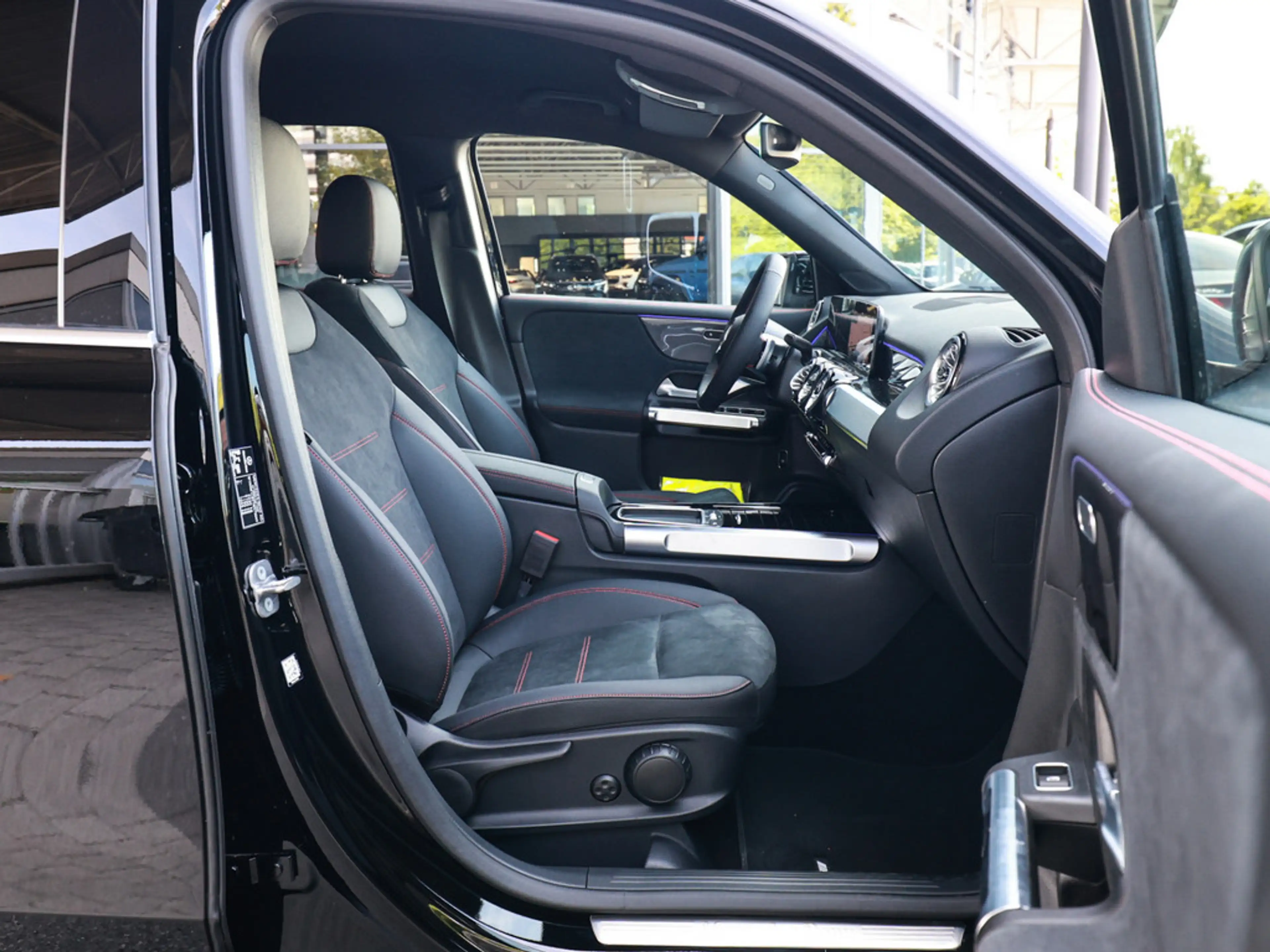 Mercedes-Benz GLB 200 d AMG Line ACC LED NAVI KAMERA KEYLESS — photo 4