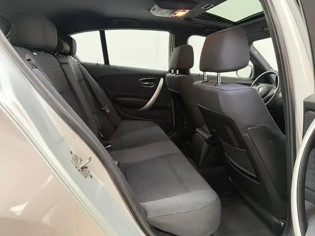 BMW 1 Series view 12