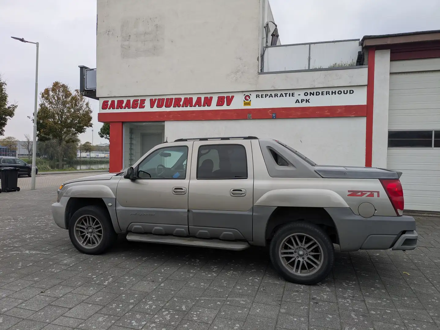 Chevrolet Avalanche 4x4 Béžová - 1