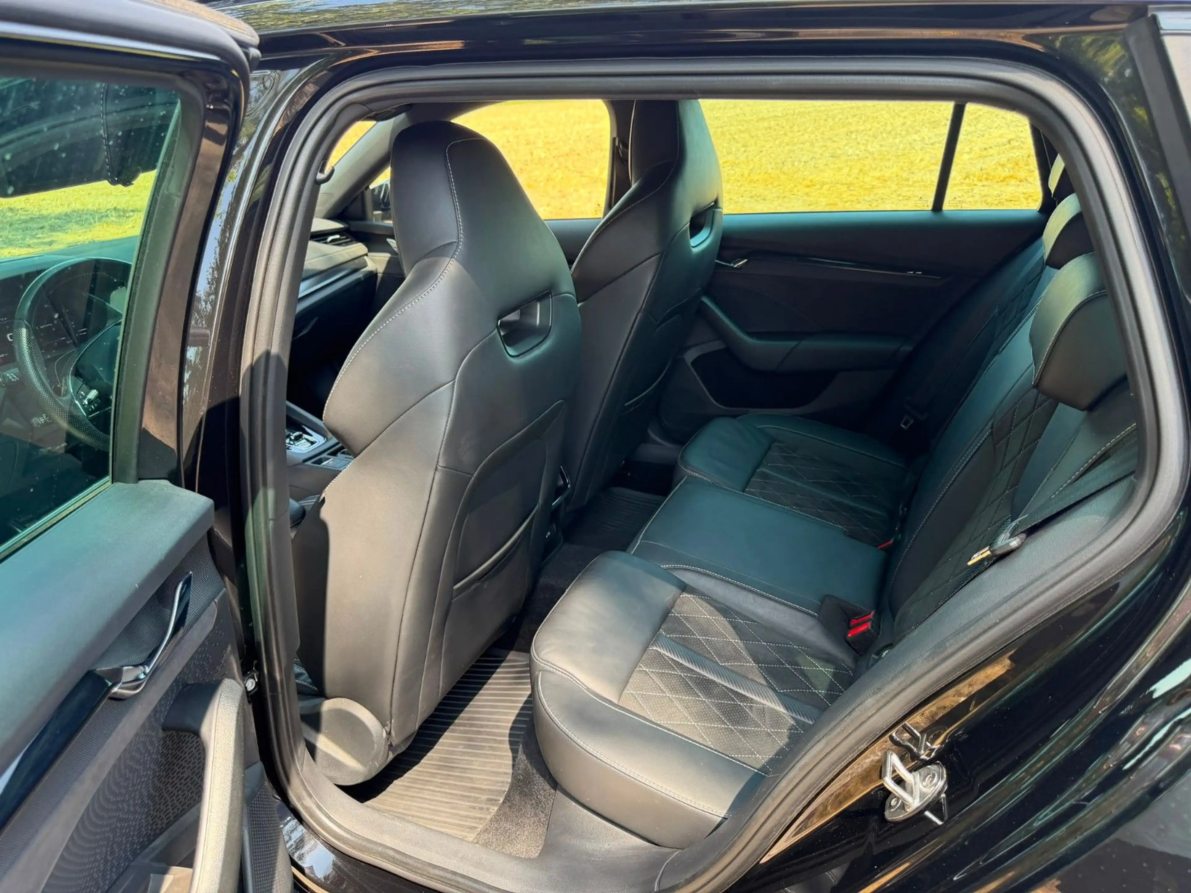 Skoda Octavia Combi RS 4x4 — photo 11