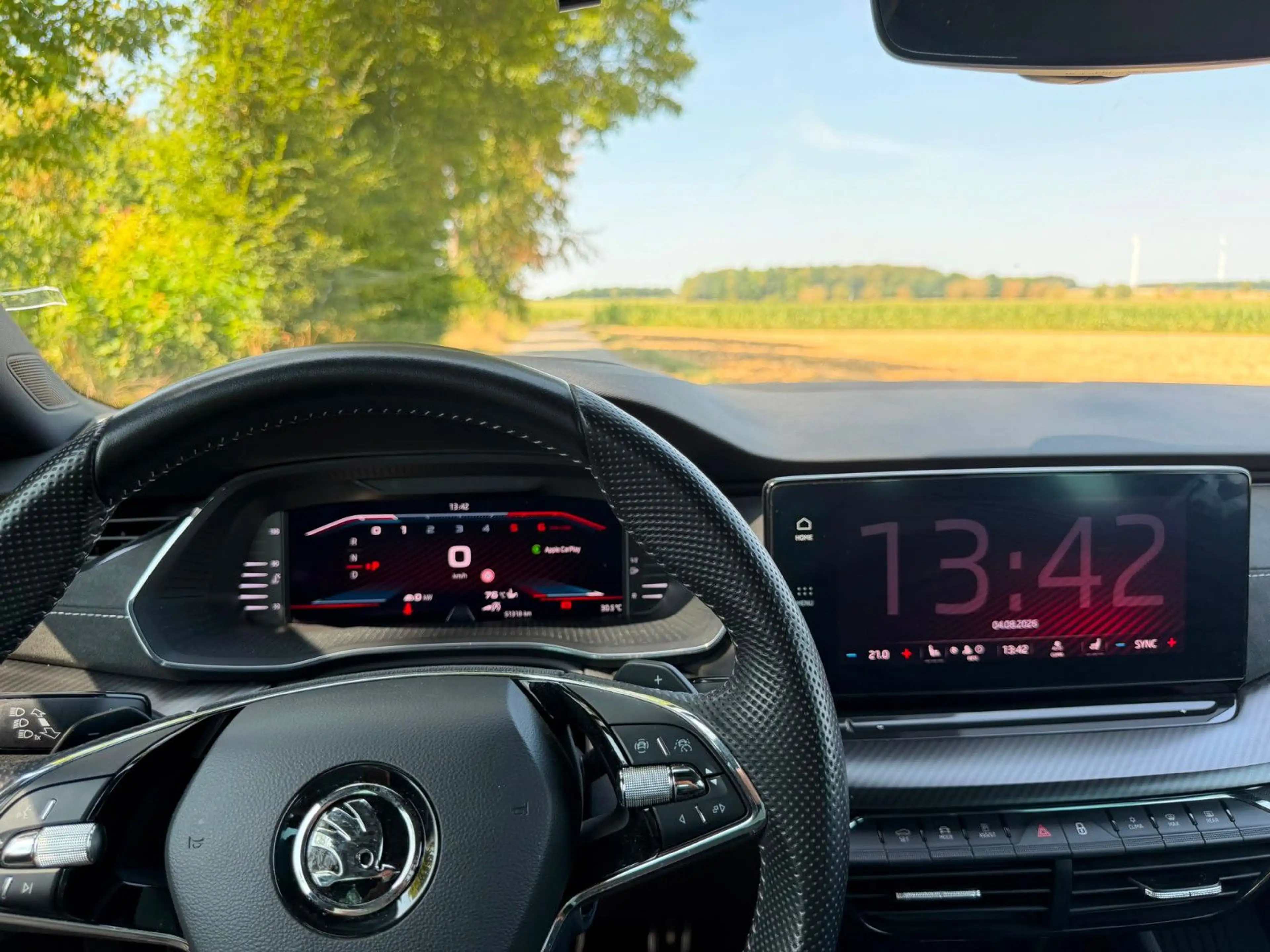 Skoda Octavia Combi RS 4x4 — photo 10