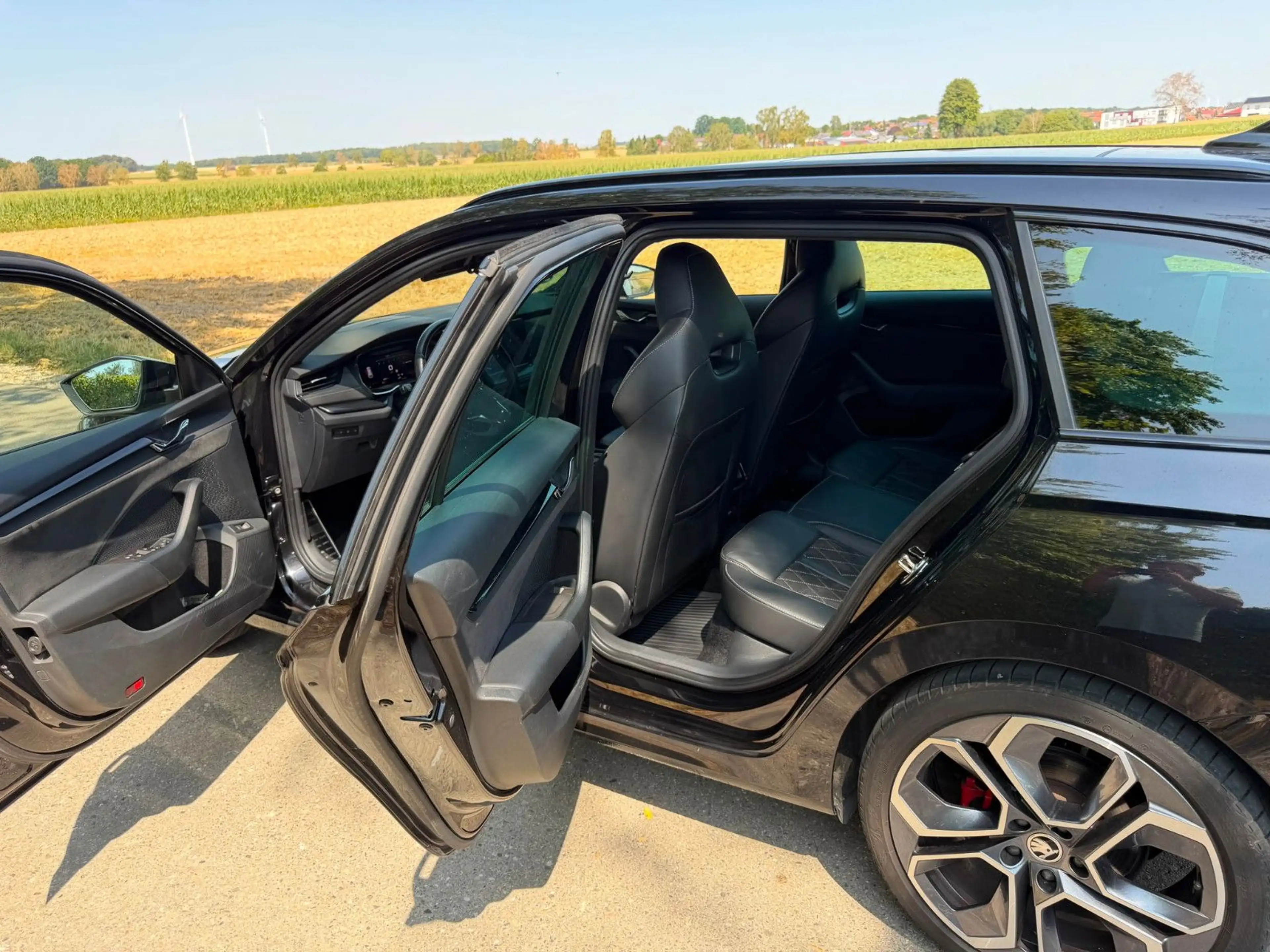 Skoda Octavia Combi RS 4x4 — photo 8
