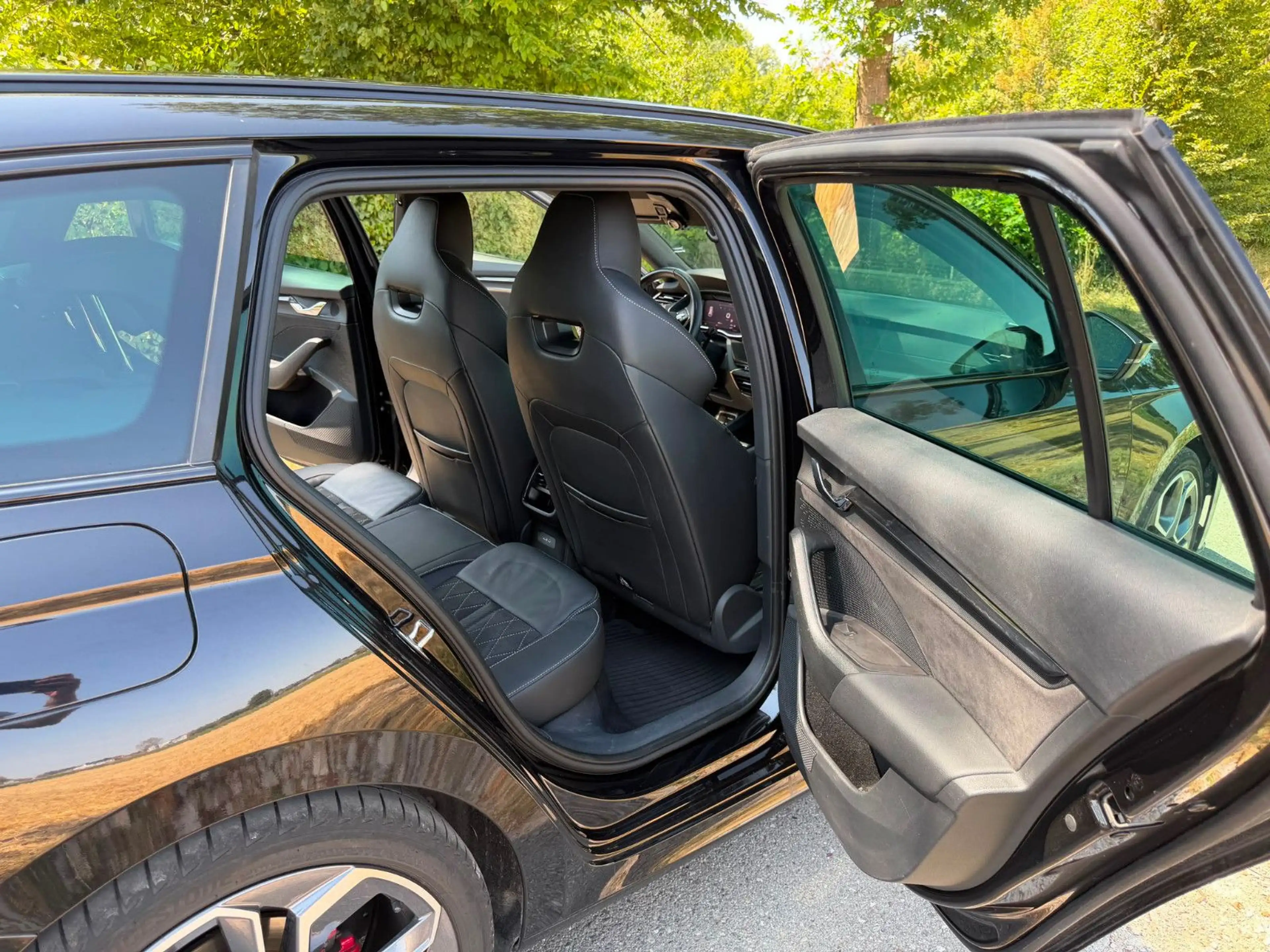 Skoda Octavia Combi RS 4x4 — photo 13