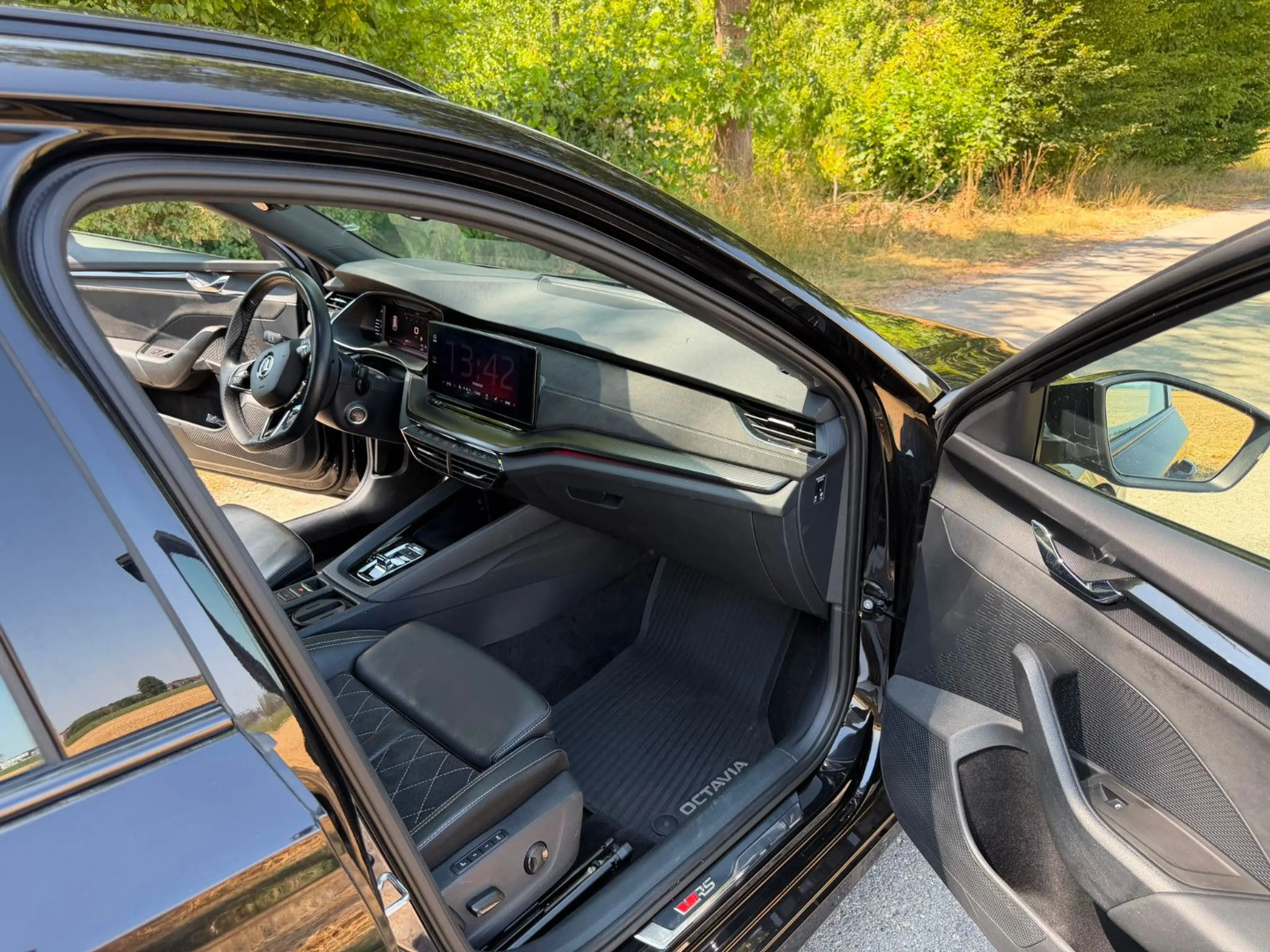 Skoda Octavia Combi RS 4x4 — photo 12