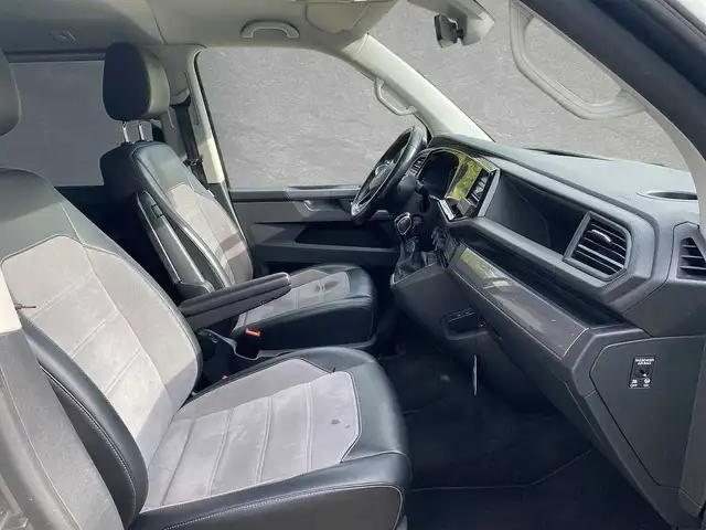 Volkswagen Transporter view 3