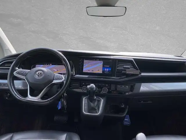 Volkswagen Transporter view 4