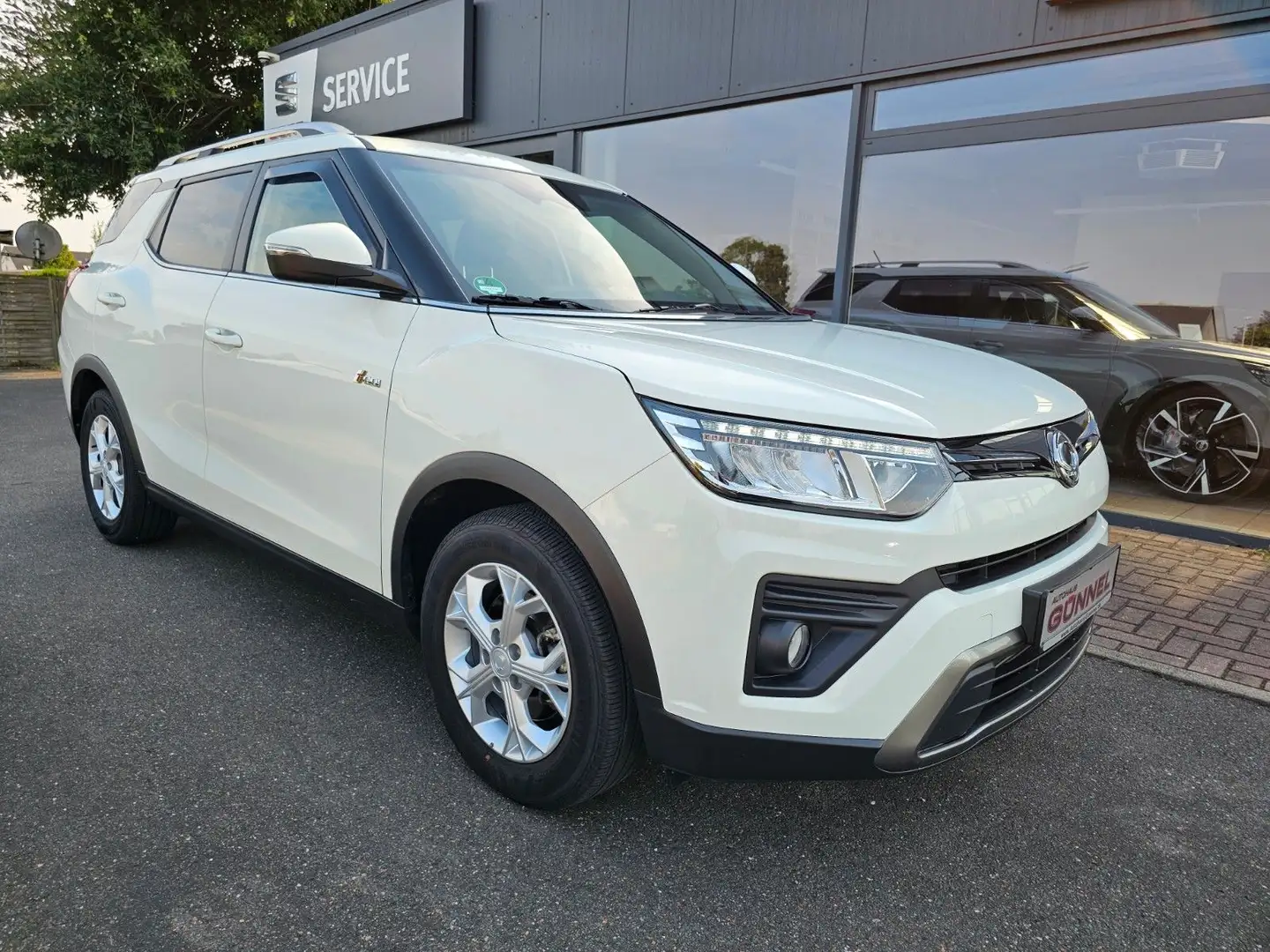 SsangYong Tivoli 1.5 T-GDi Sapphire 2WD Automatik Grand White - 1