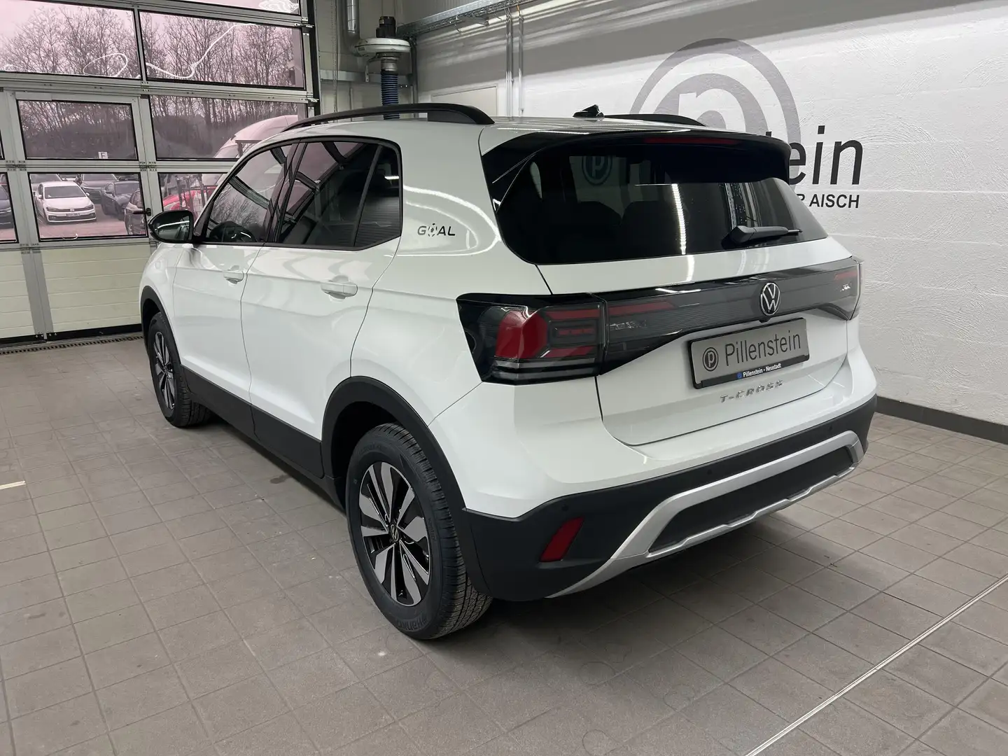 Volkswagen T-Cross TSI DSG GOAL NAVI+KAM+ACC+16"+GJR+ACC Weiß - 2