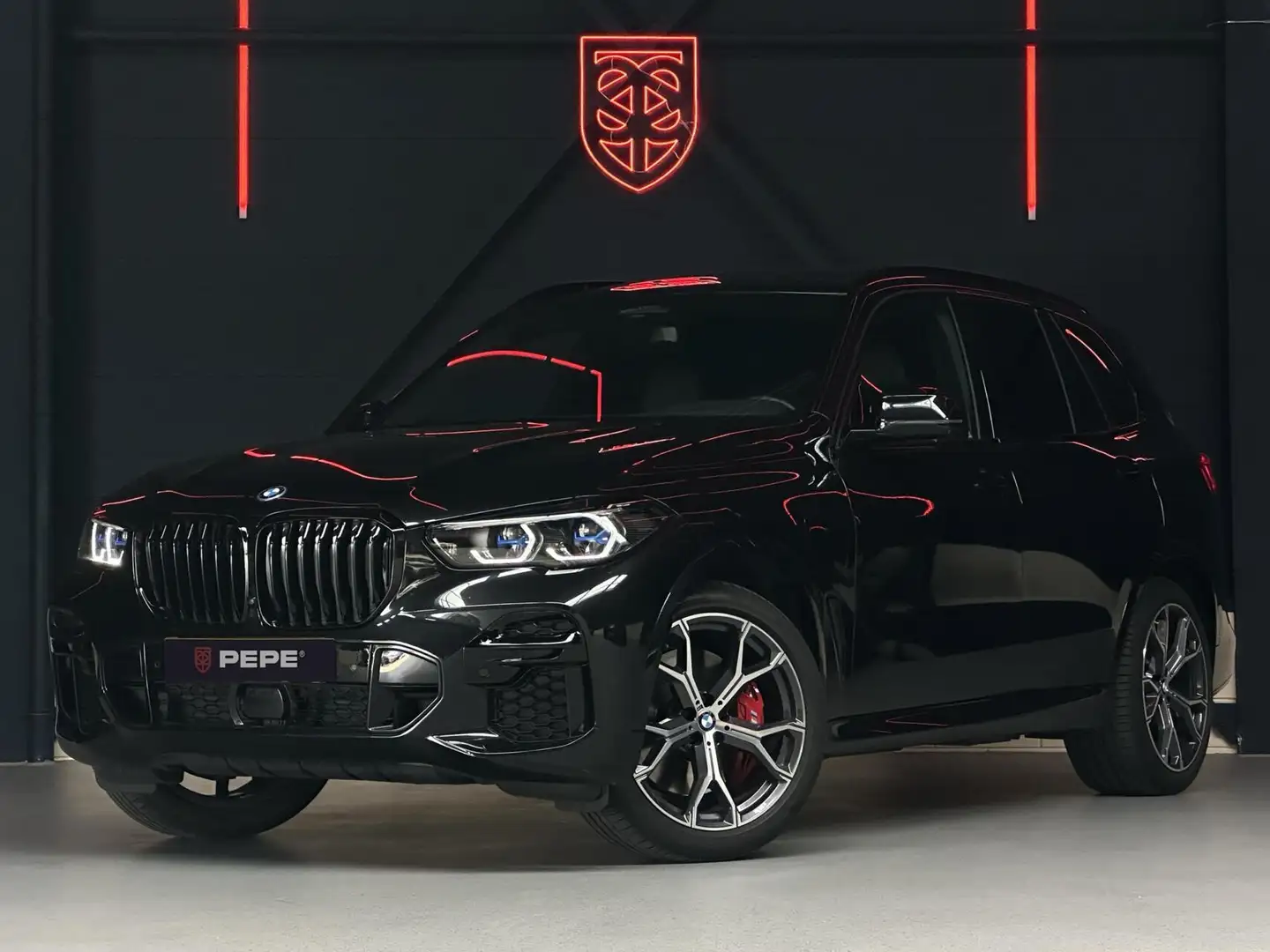 BMW X5 xDrive45e M-Sport |PANO|TREK|LUCHTV.|LASER|HUD|360 Zwart - 1