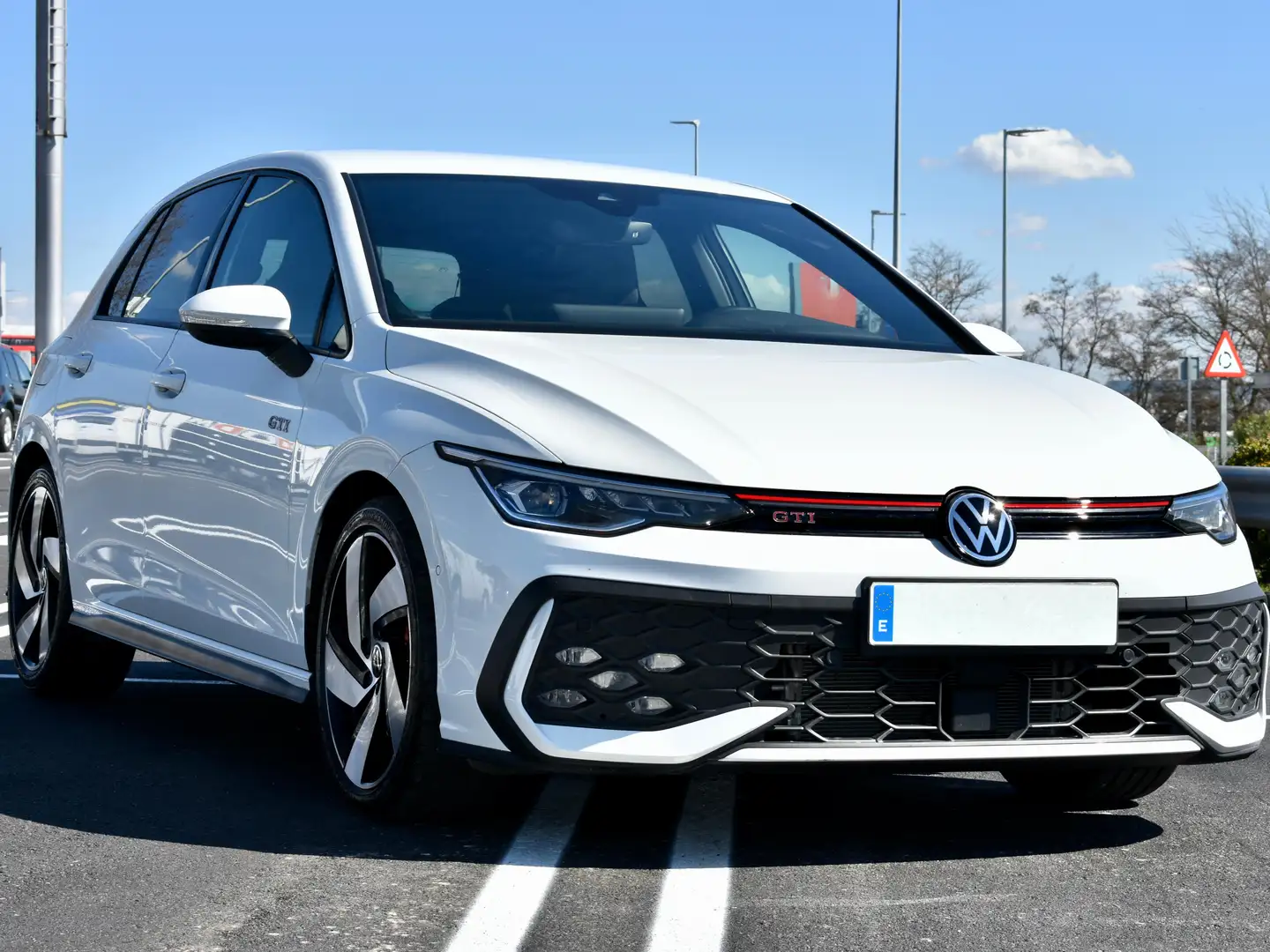 Volkswagen Golf VOLKSWAGEN GOLF GTI 2.0 TSI 195kW 265CV DSG 5p Blanco - 1