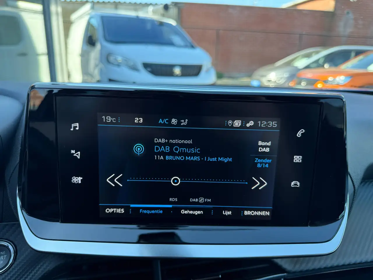 Peugeot 2008 1.2i ALLURE NAVIGATIE FULL LED ZWART LEDER CARPLAY DAB, миниатюра 21