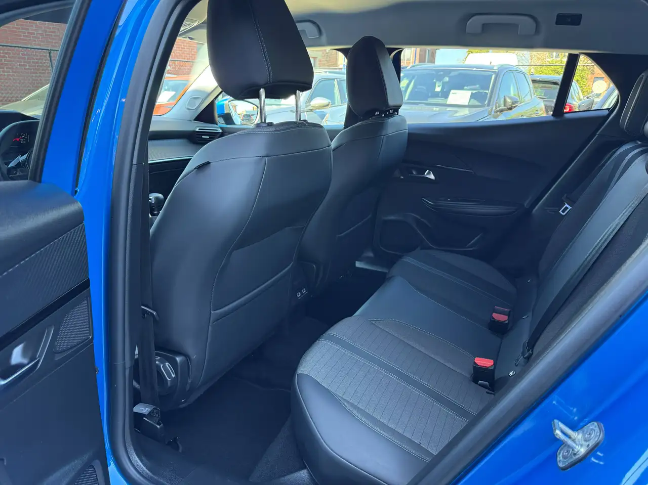 Peugeot 2008 1.2i ALLURE NAVIGATIE FULL LED ZWART LEDER CARPLAY DAB, миниатюра 14