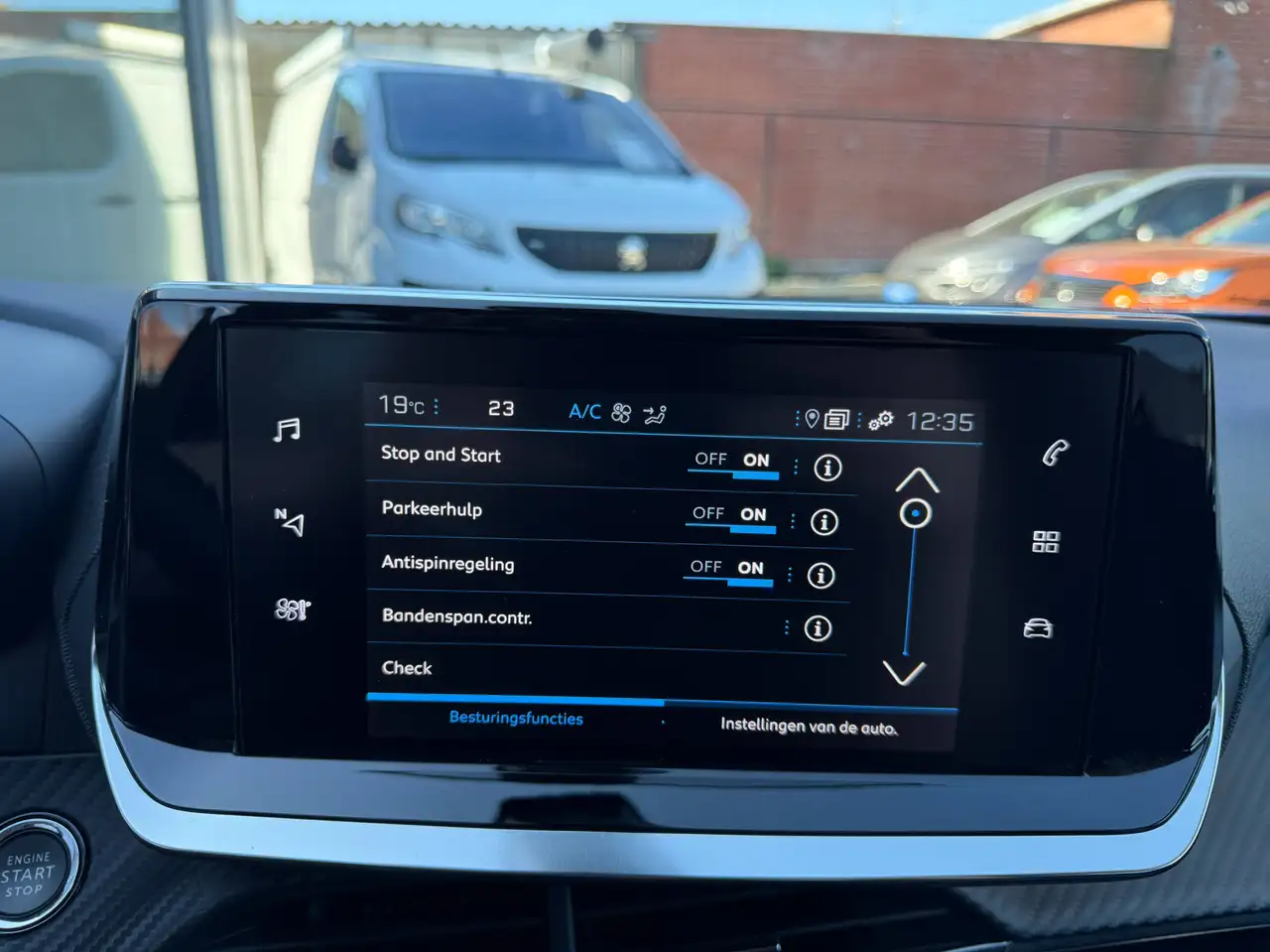 Peugeot 2008 1.2i ALLURE NAVIGATIE FULL LED ZWART LEDER CARPLAY DAB, миниатюра 24