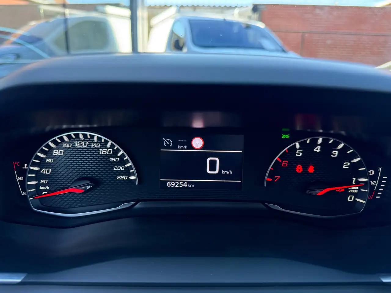 Peugeot 2008 1.2i ALLURE NAVIGATIE FULL LED ZWART LEDER CARPLAY DAB, миниатюра 17