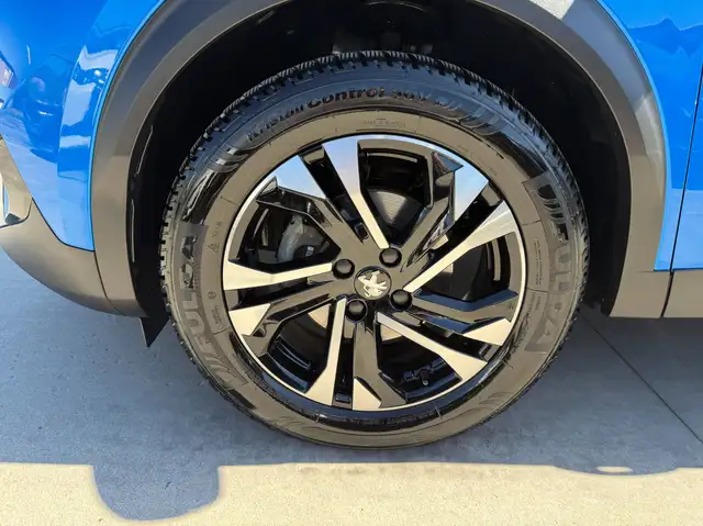 Peugeot 2008 view 11