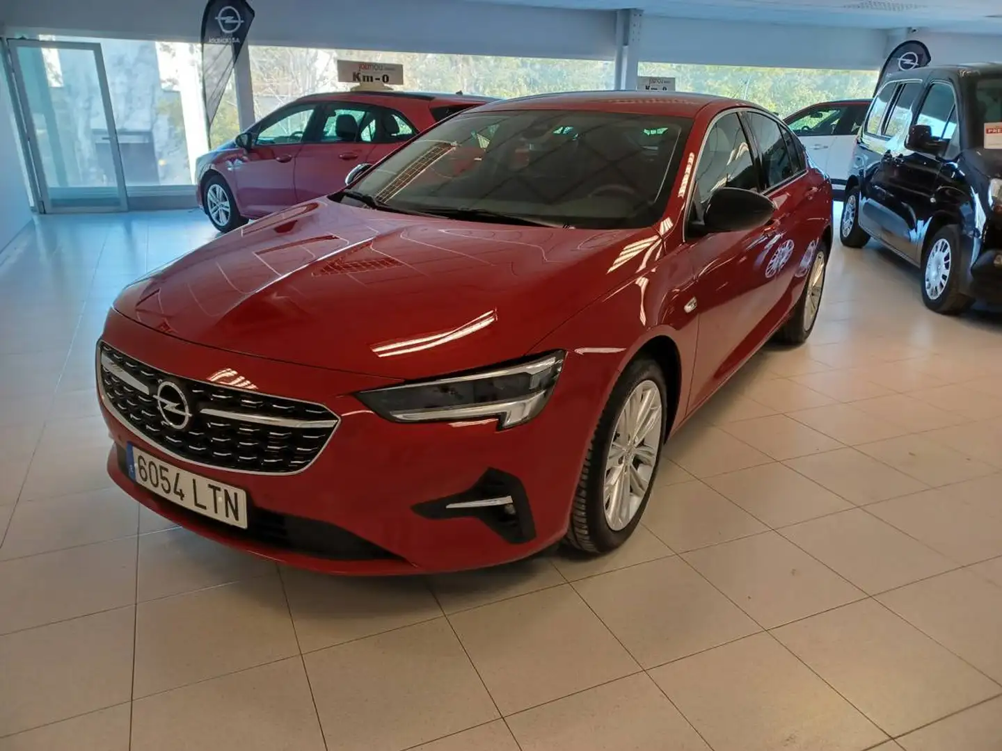 Opel Insignia 1.5D DVH S&S Edition AT8 122 Rojo - 1