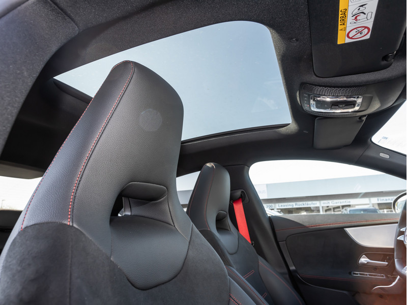 Mercedes-Benz CLA 35 AMG 4M Coupé Premium/MLB/Pano/Night/19' — photo 10
