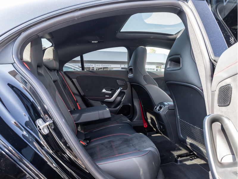 Mercedes-Benz CLA 35 AMG 4M Coupé Premium/MLB/Pano/Night/19' — photo 9